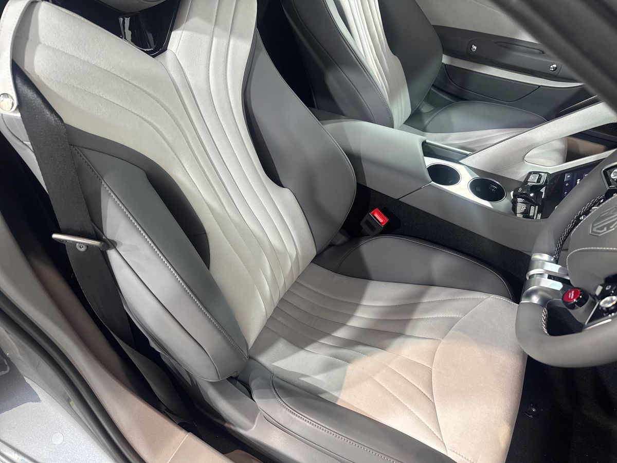 DUAL MOTOR 77 KWH AWD