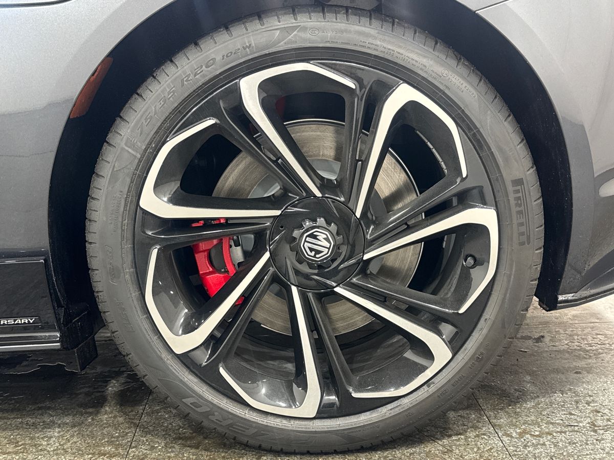 DUAL MOTOR 77 KWH AWD