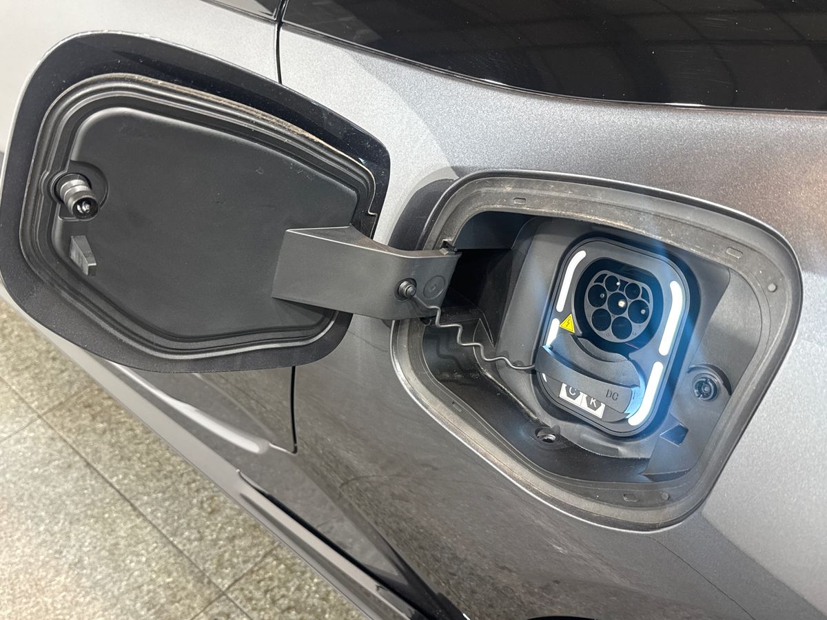 DUAL MOTOR 77 KWH AWD