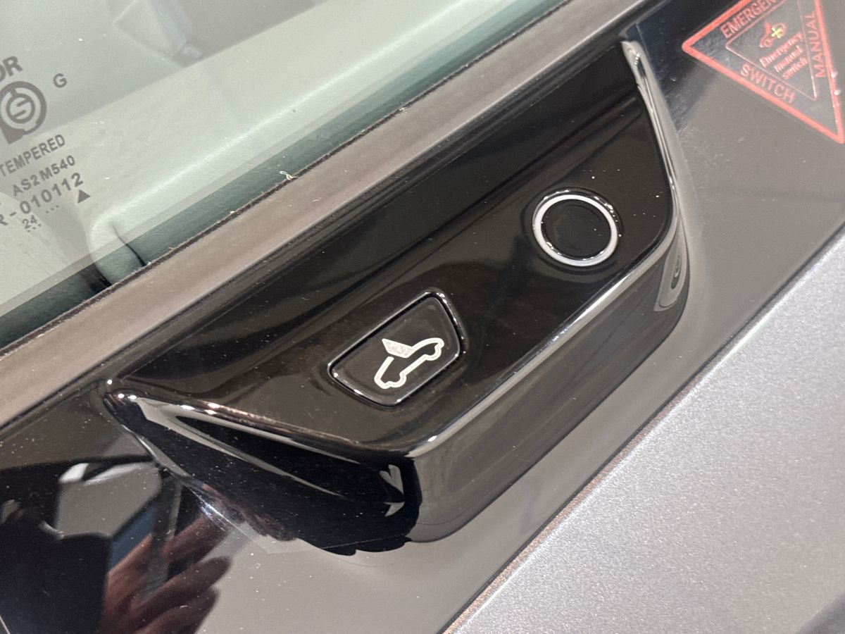 DUAL MOTOR 77 KWH AWD