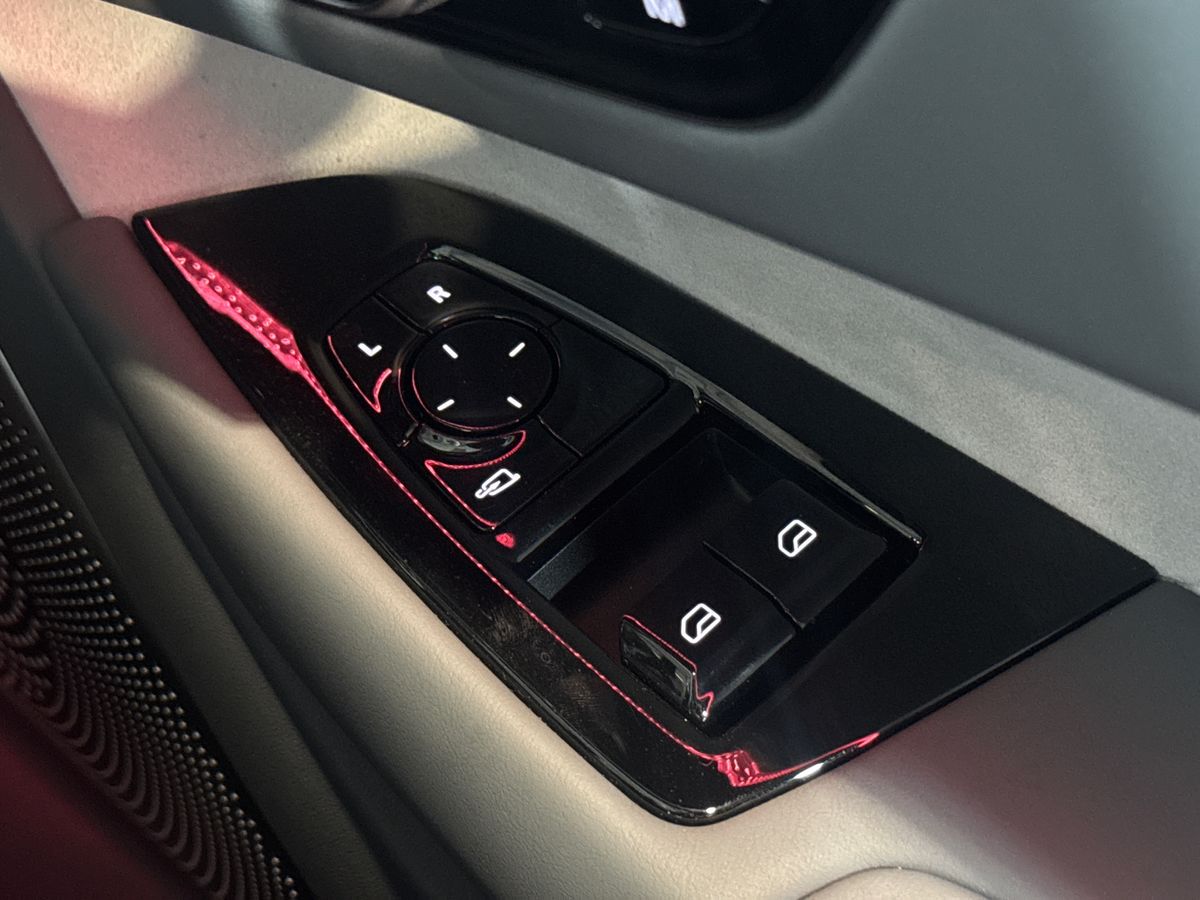 DUAL MOTOR 77 KWH AWD