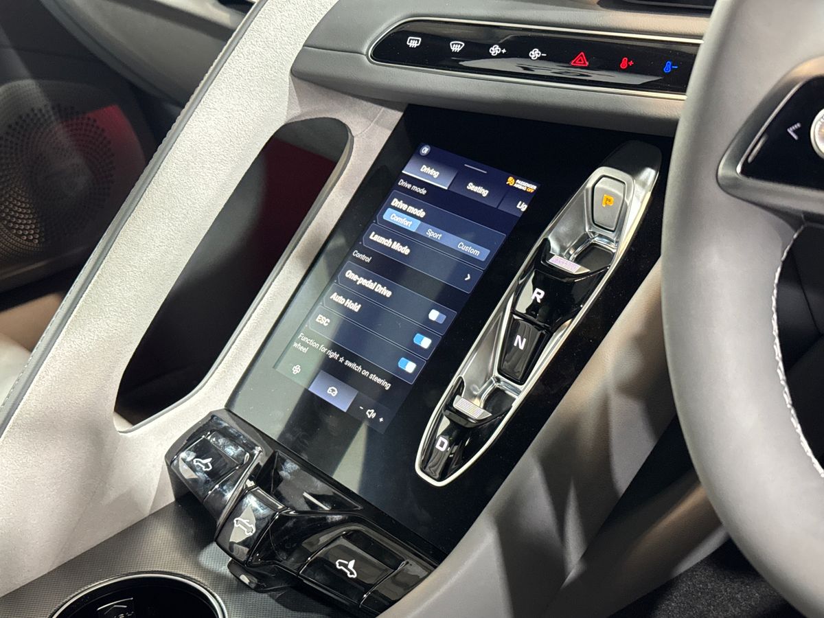 DUAL MOTOR 77 KWH AWD