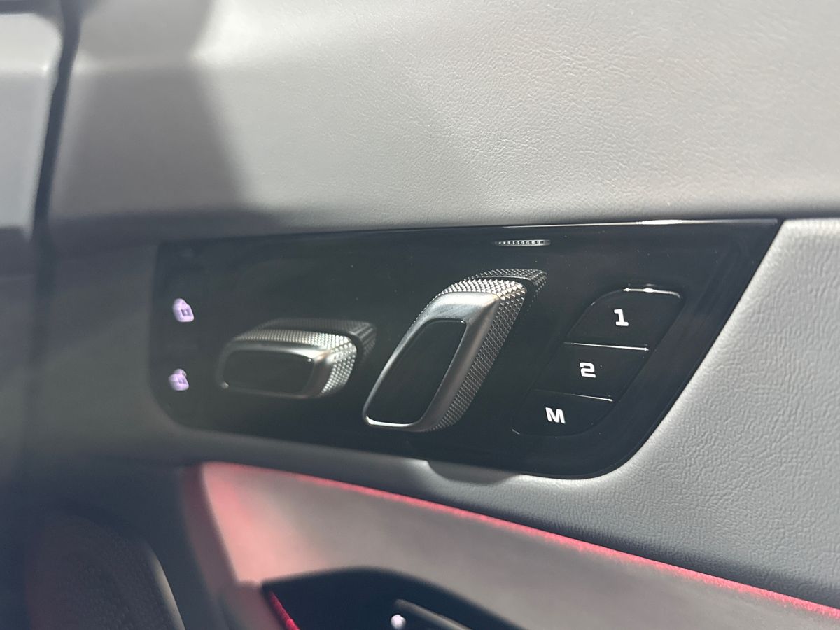 DUAL MOTOR 77 KWH AWD