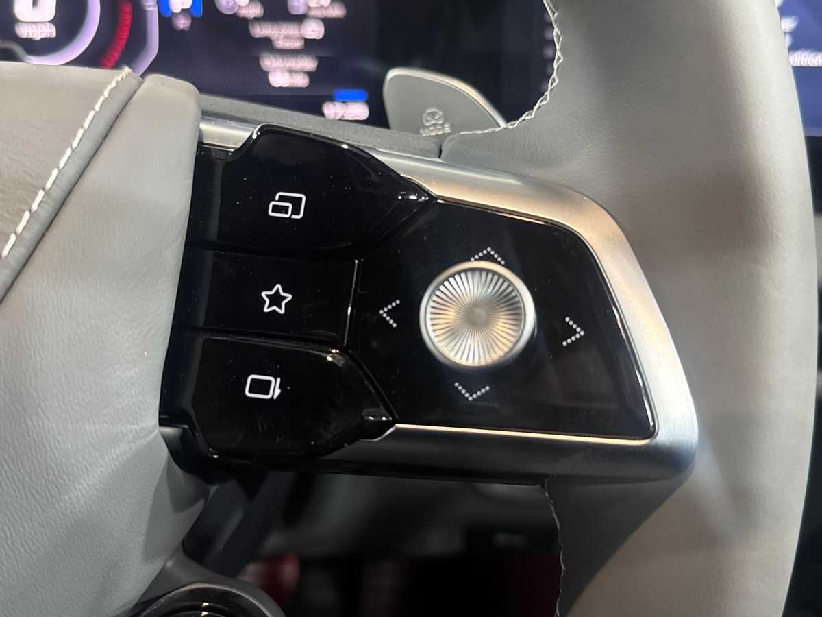 DUAL MOTOR 77 KWH AWD