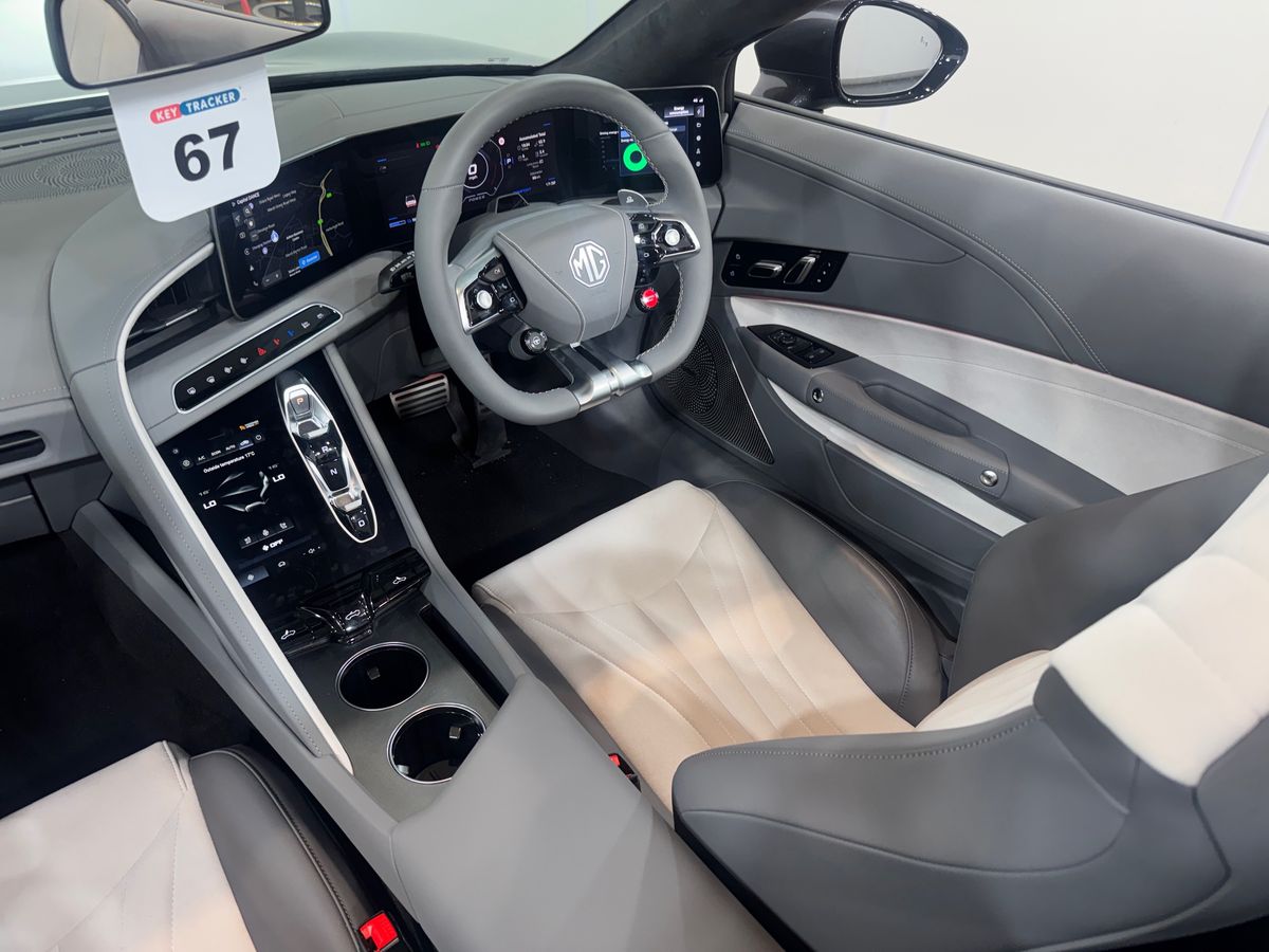 DUAL MOTOR 77 KWH AWD