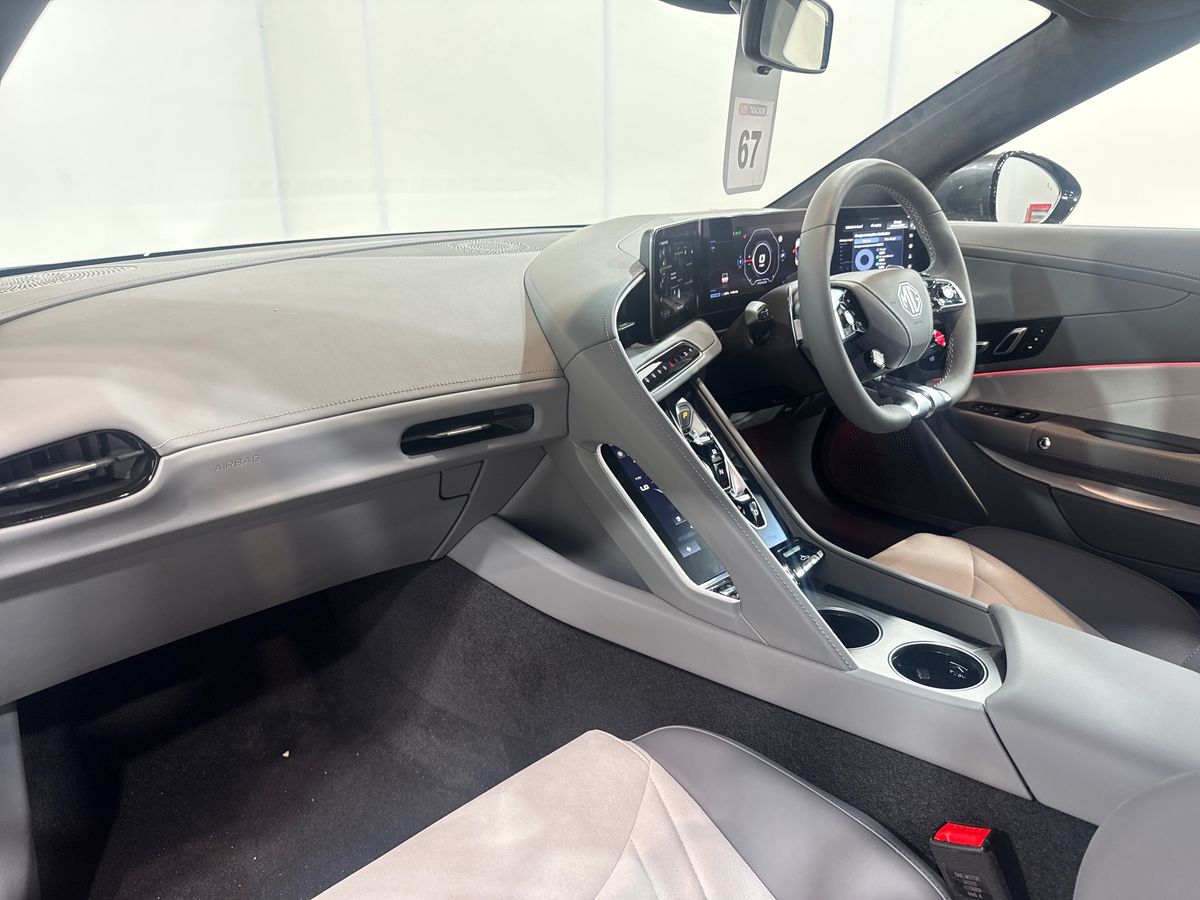 DUAL MOTOR 77 KWH AWD