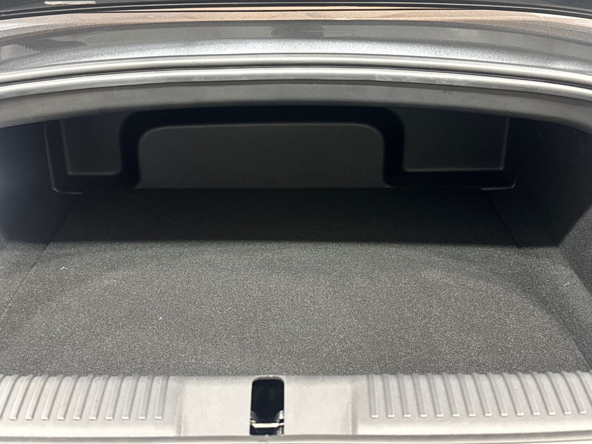 DUAL MOTOR 77 KWH AWD