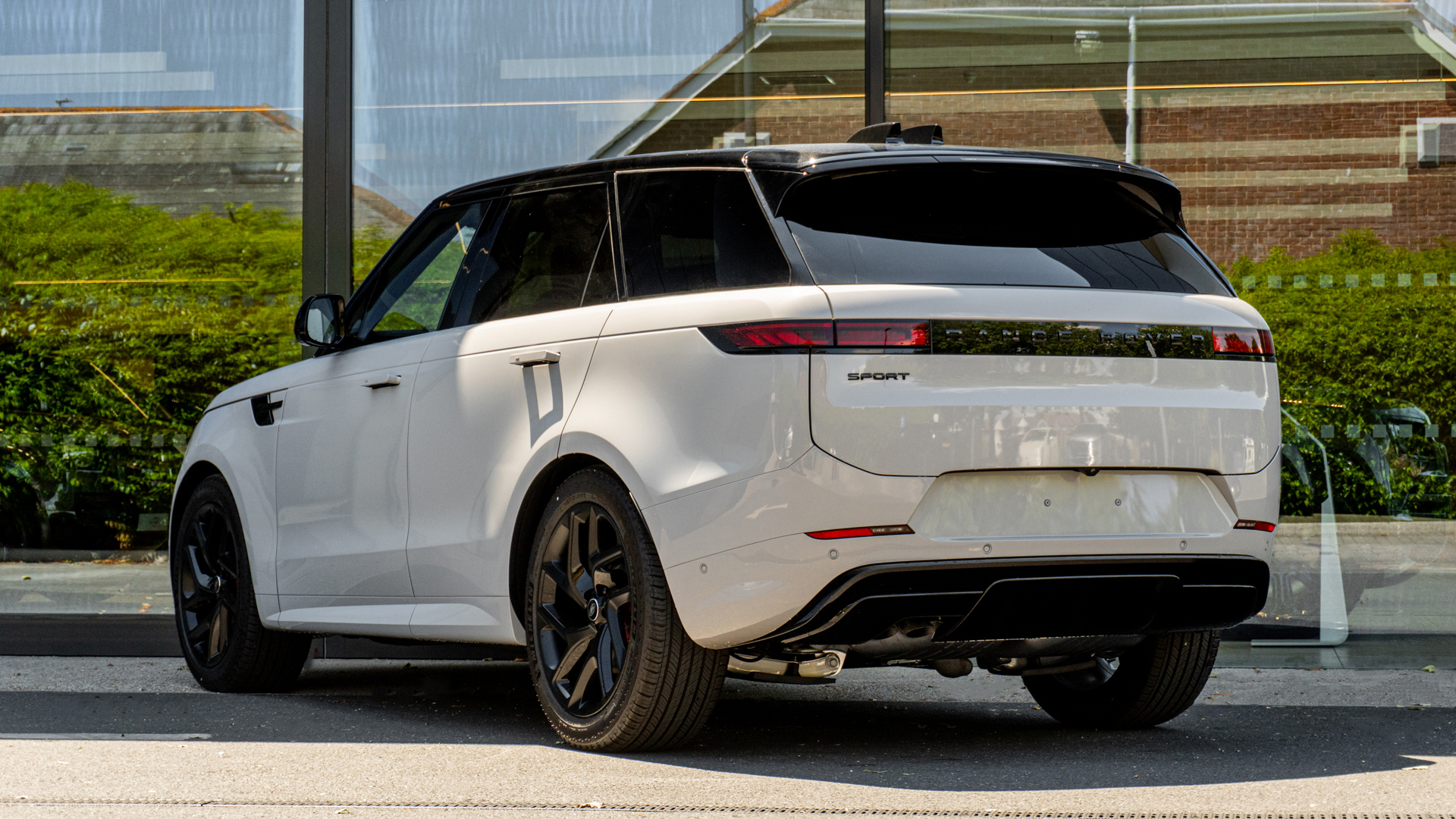 RANGE ROVER SPORT 3.0 D300 DYNAMIC SE 5DR AUTO ESTATE