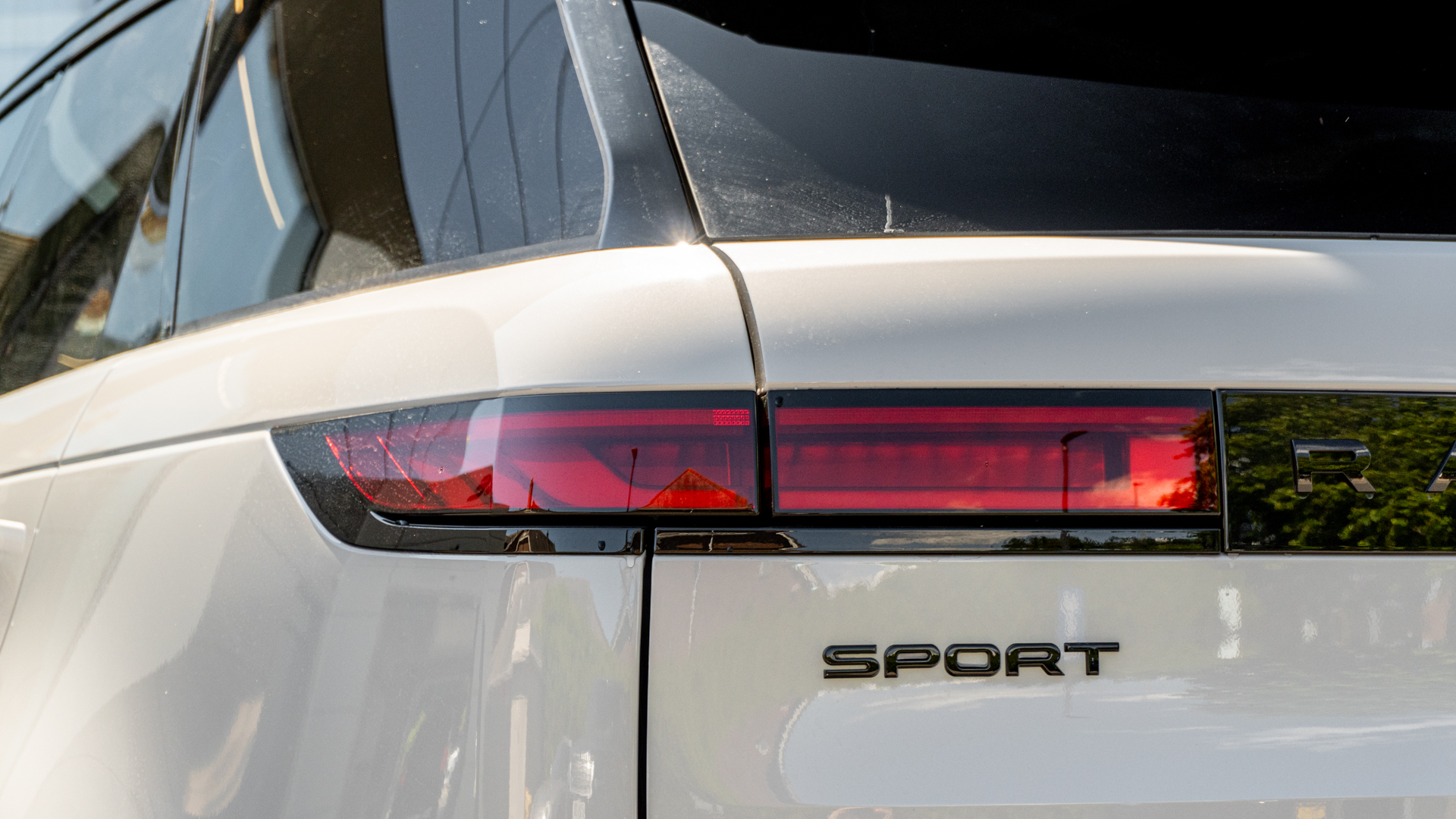 RANGE ROVER SPORT 3.0 D300 DYNAMIC SE 5DR AUTO ESTATE