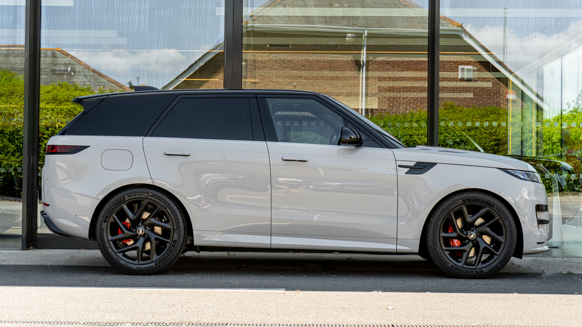RANGE ROVER SPORT 3.0 D300 DYNAMIC SE 5DR AUTO ESTATE