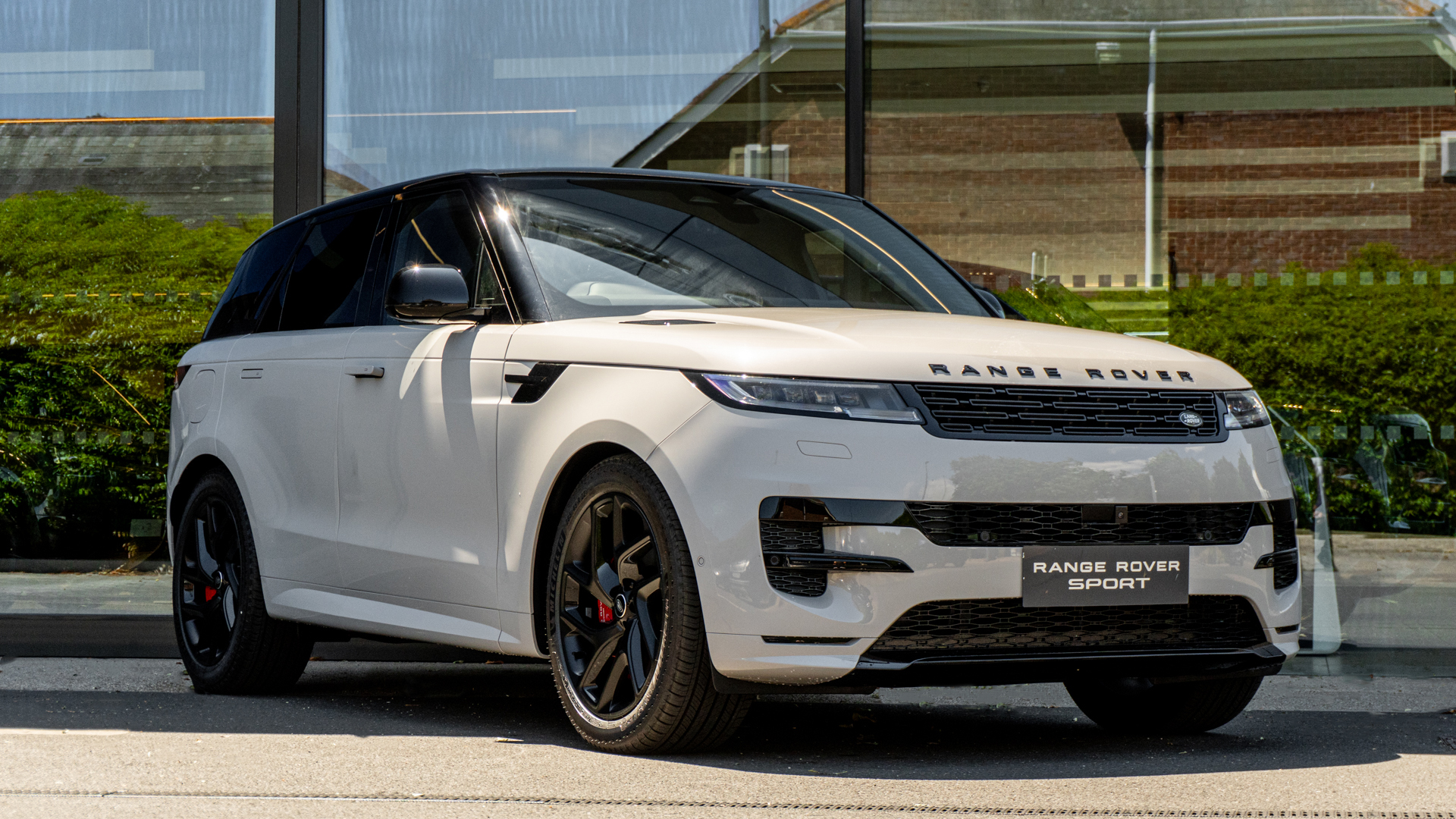 RANGE ROVER SPORT 3.0 D300 DYNAMIC SE 5DR AUTO ESTATE