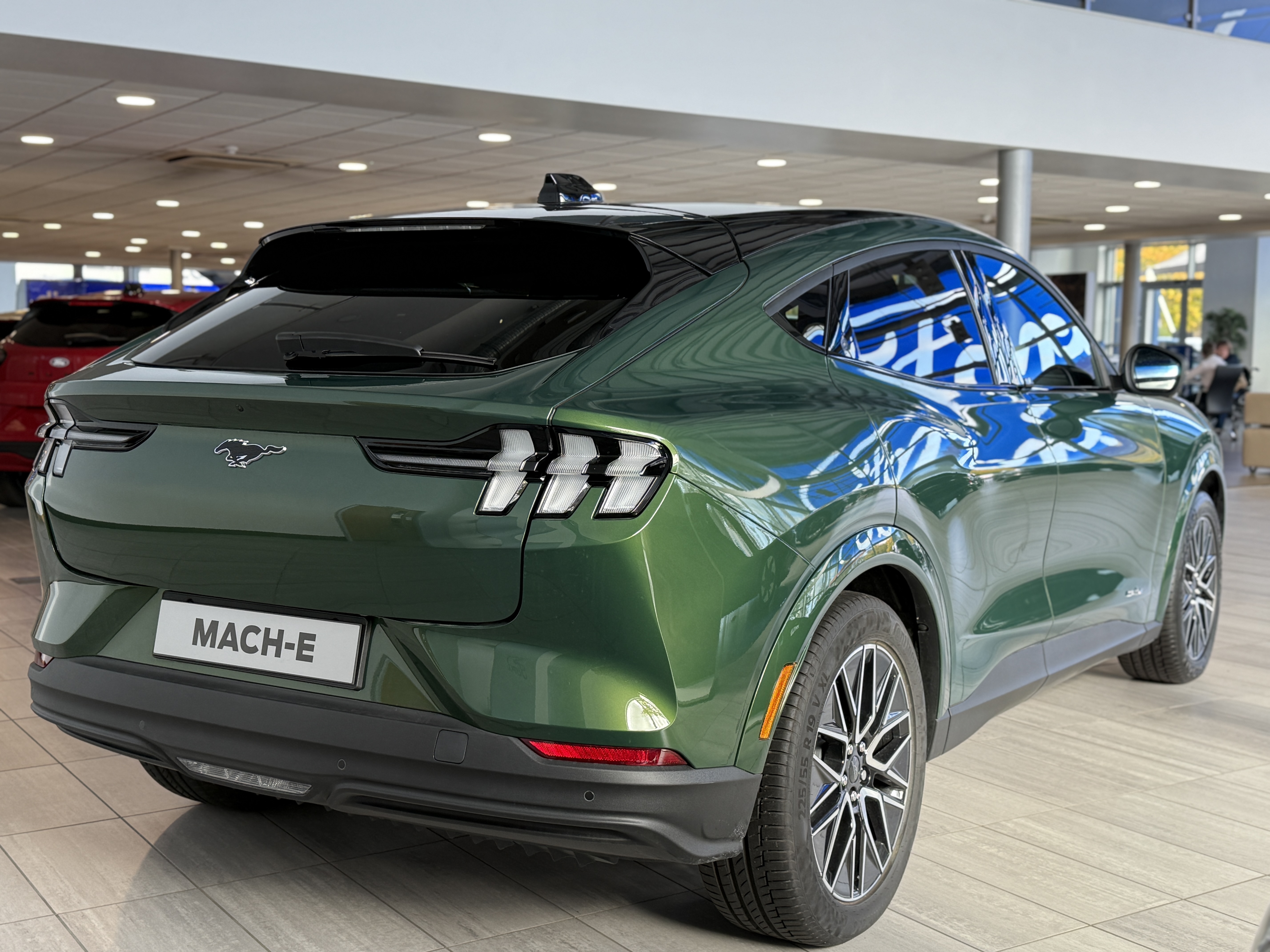 FORD MUSTANG MACH-E 258KW EXTENDED RANGE 88KWH AWD 5DR AUTO