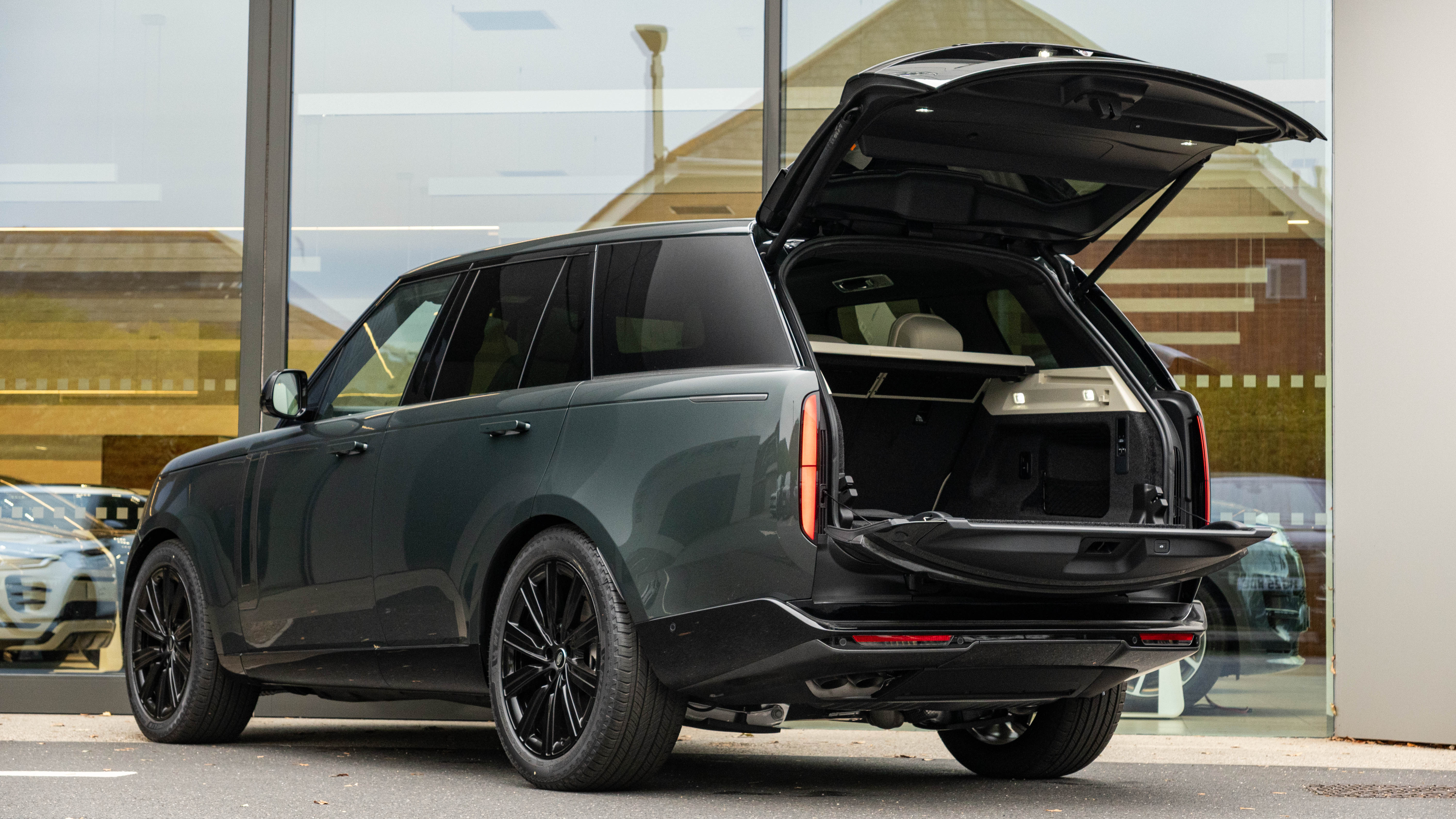 RANGE ROVER 3.0 D350 SE 4DR AUTO ESTATE