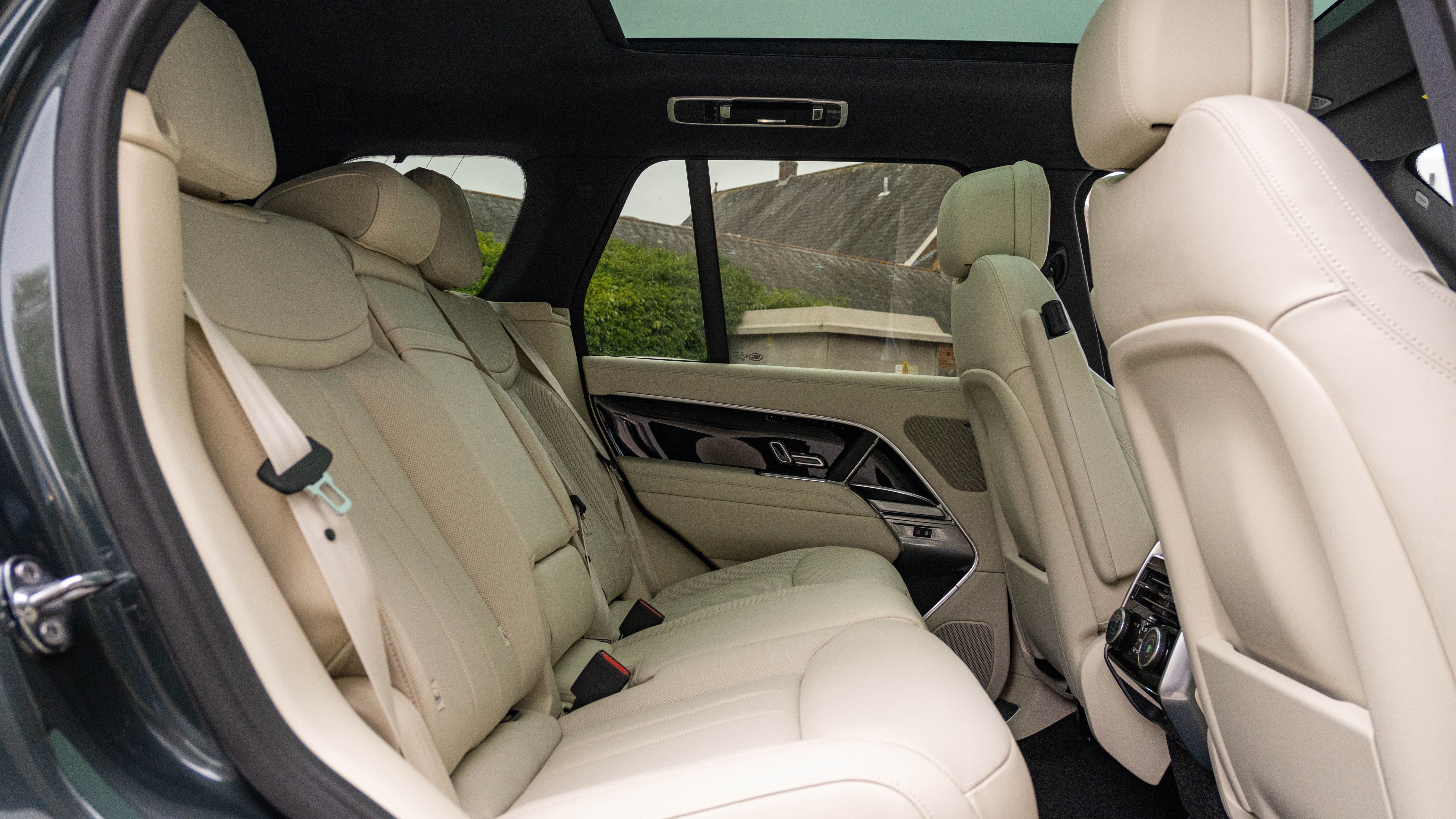 RANGE ROVER 3.0 D350 SE 4DR AUTO ESTATE