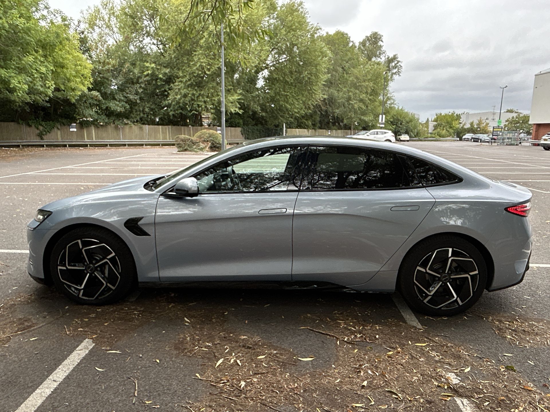 AWD 83KWH