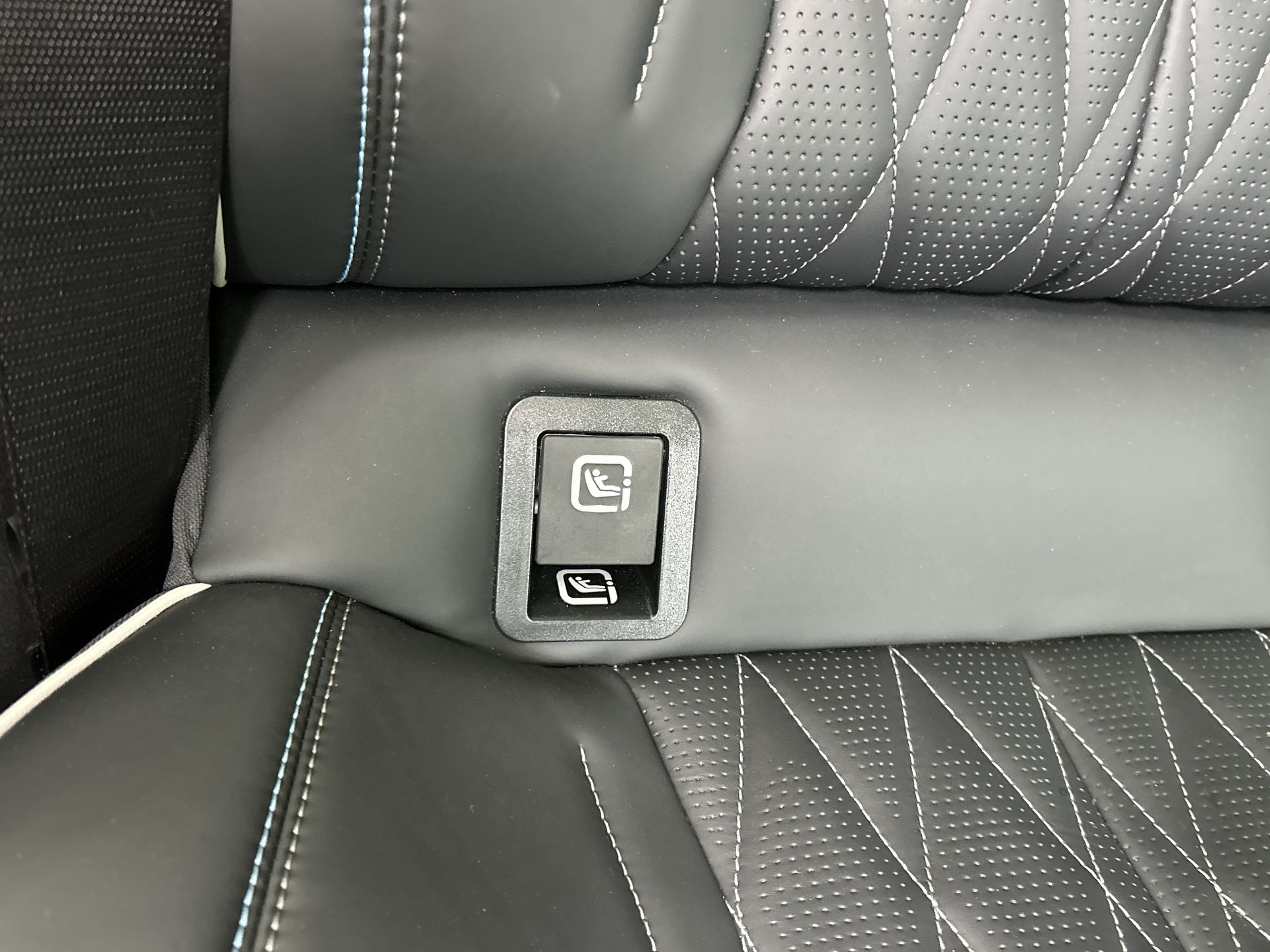 AWD 83KWH