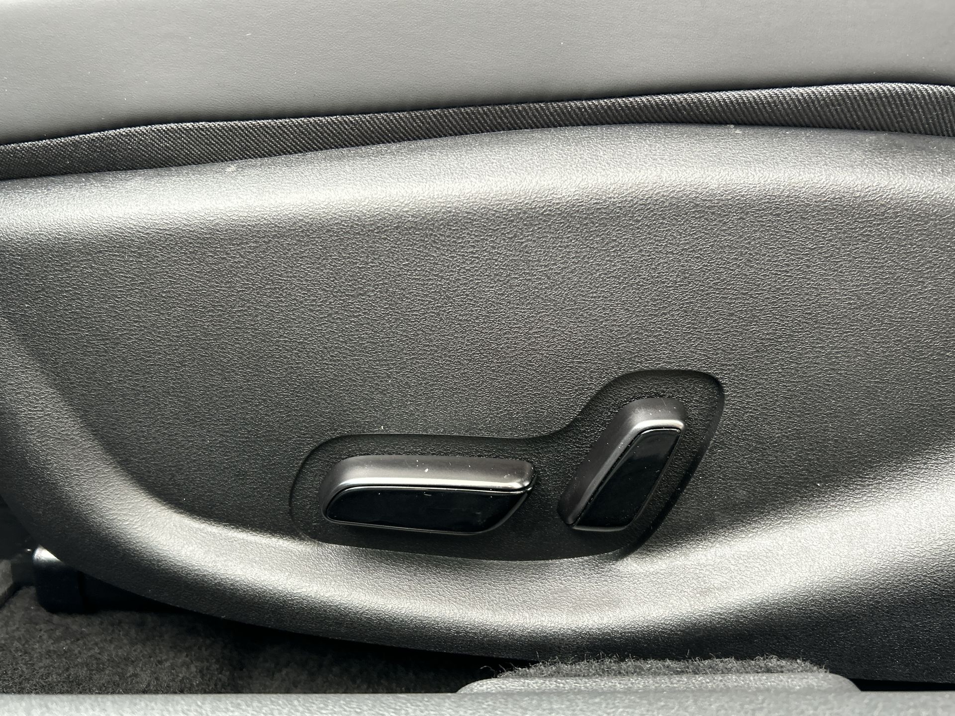 AWD 83KWH