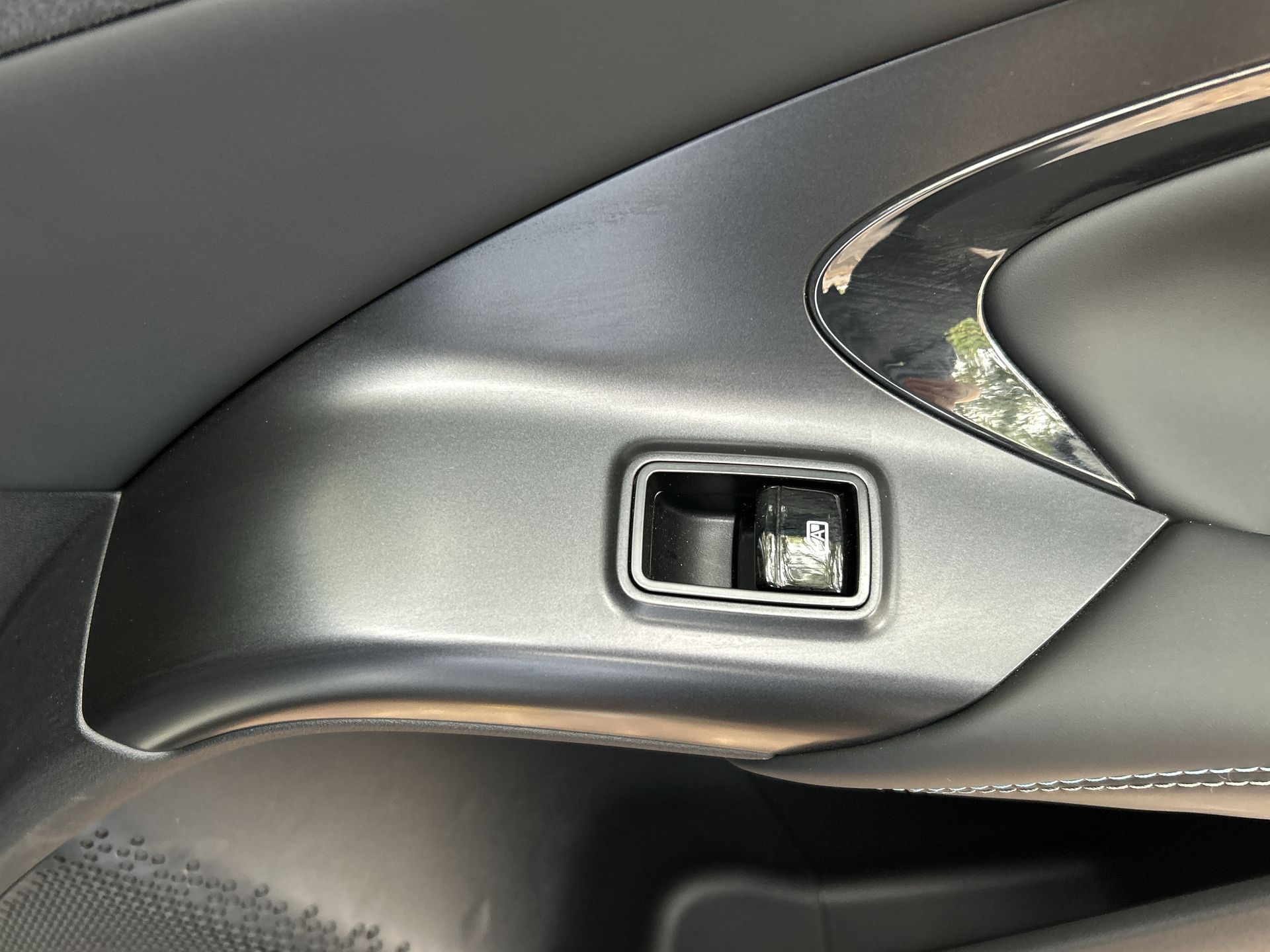 AWD 83KWH