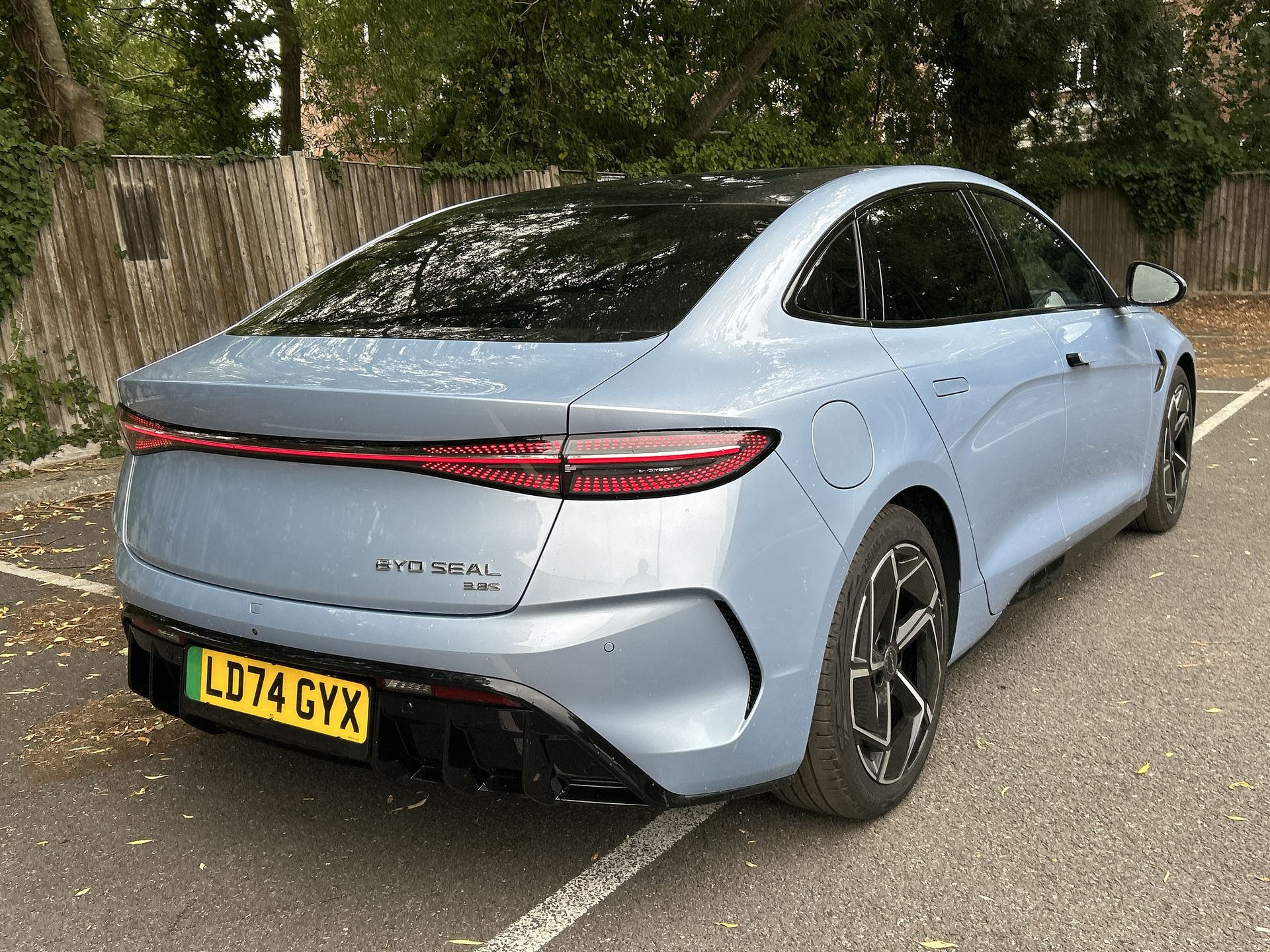 AWD 83KWH