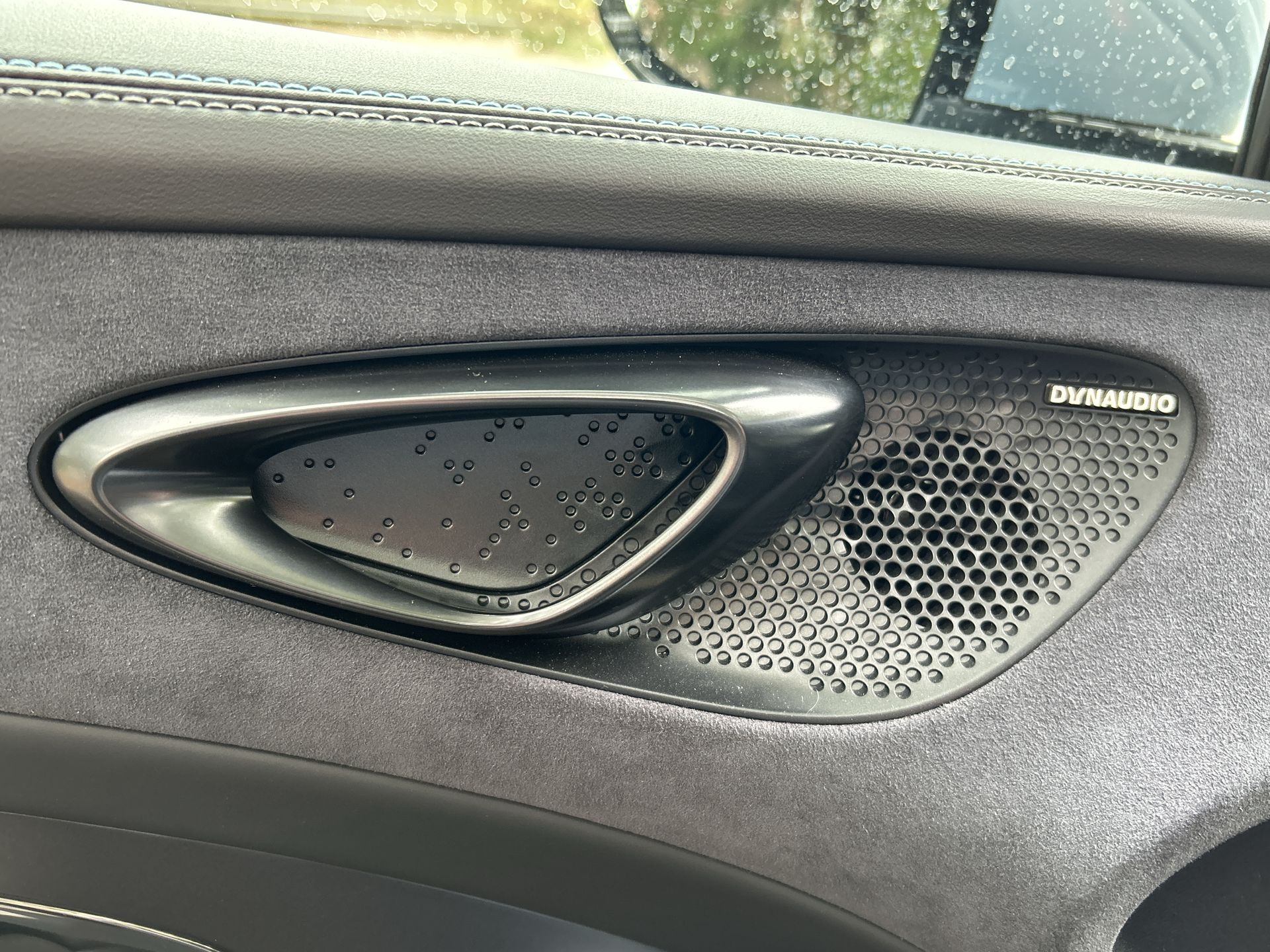 AWD 83KWH