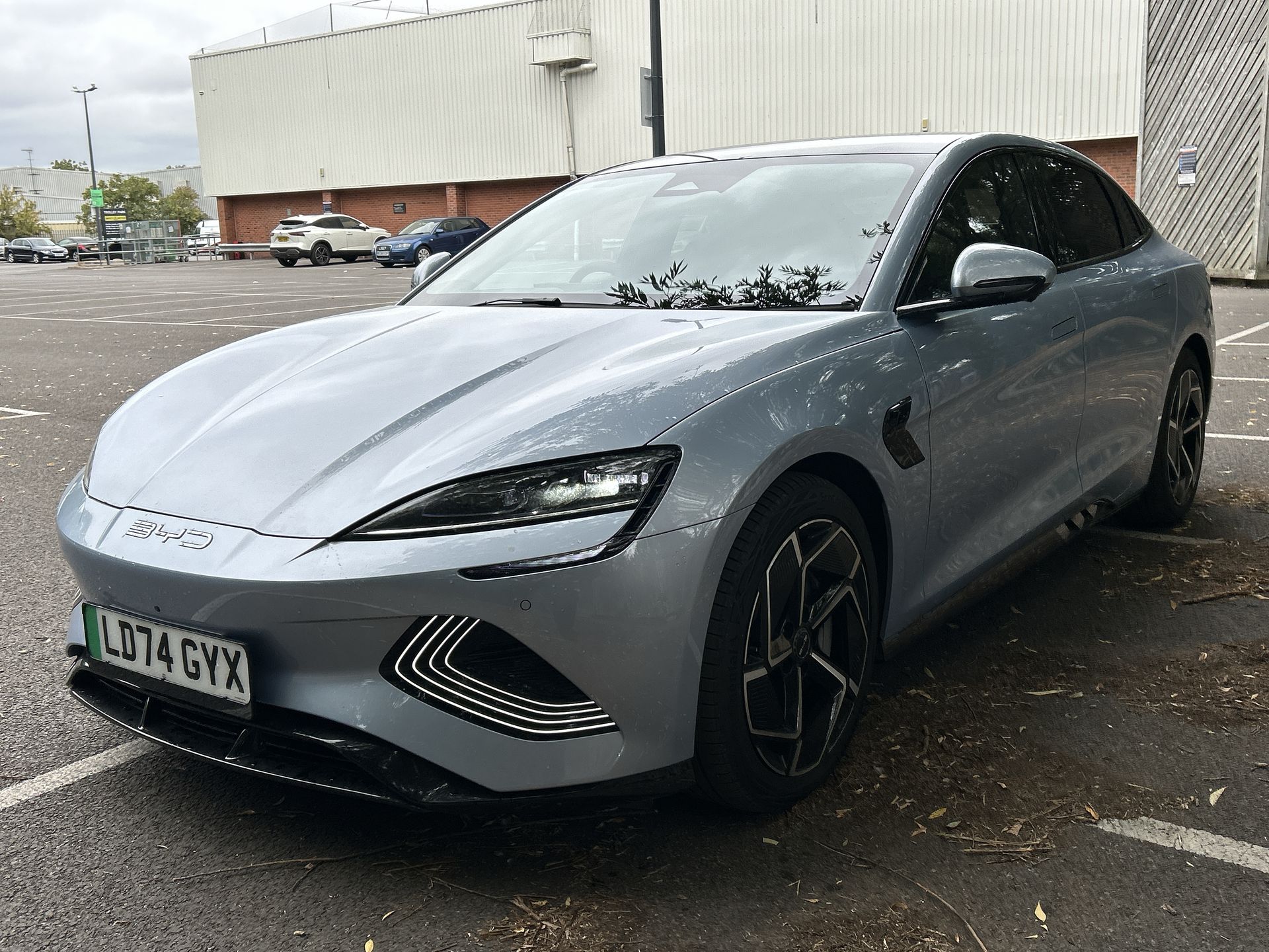 AWD 83KWH