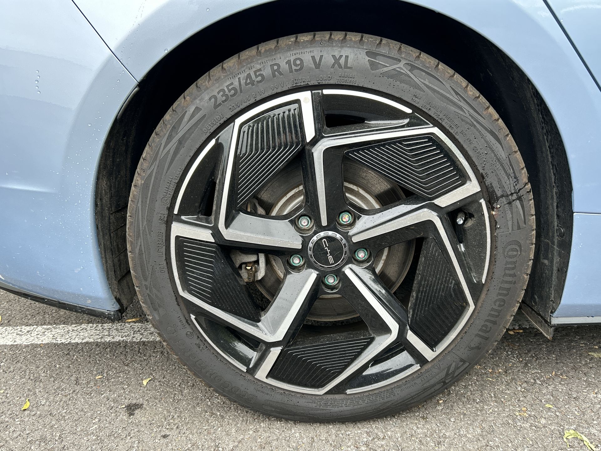 AWD 83KWH