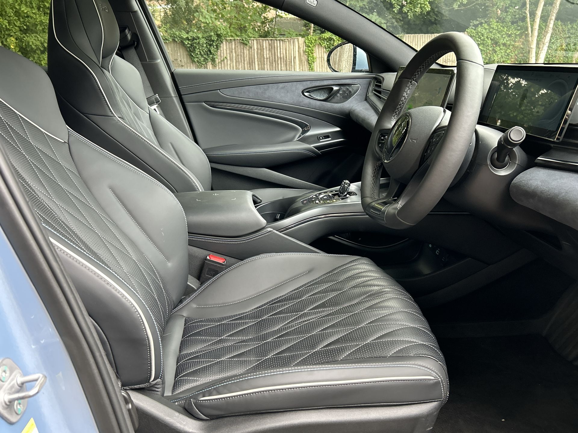 AWD 83KWH
