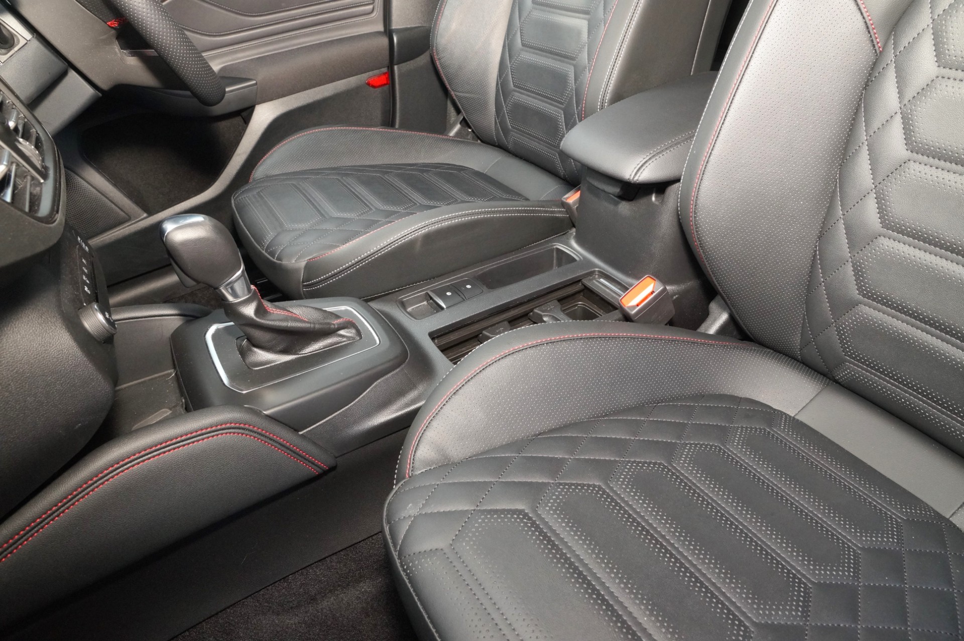ECOBOOST HYBRID MHEV 155