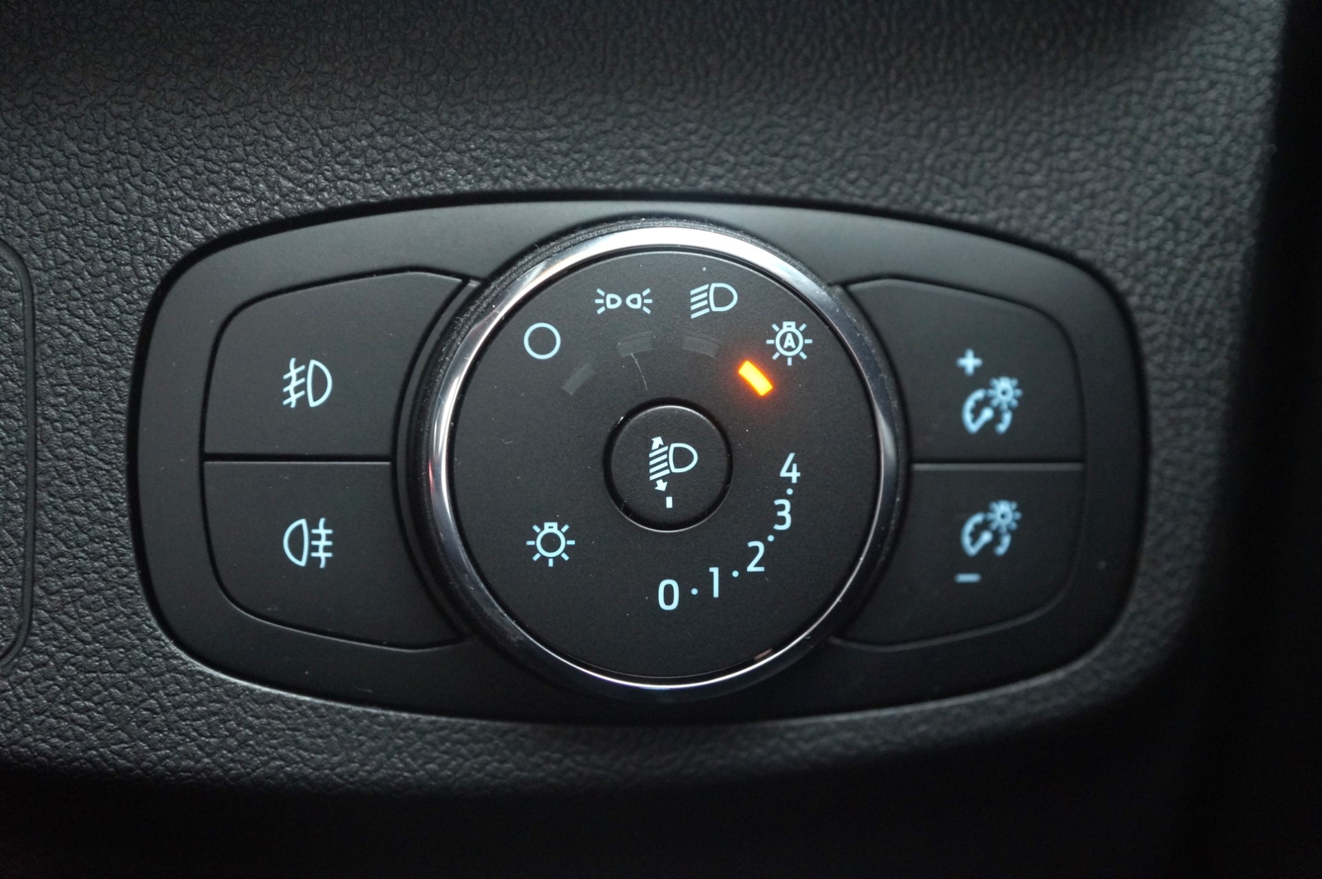 ECOBOOST HYBRID MHEV 155