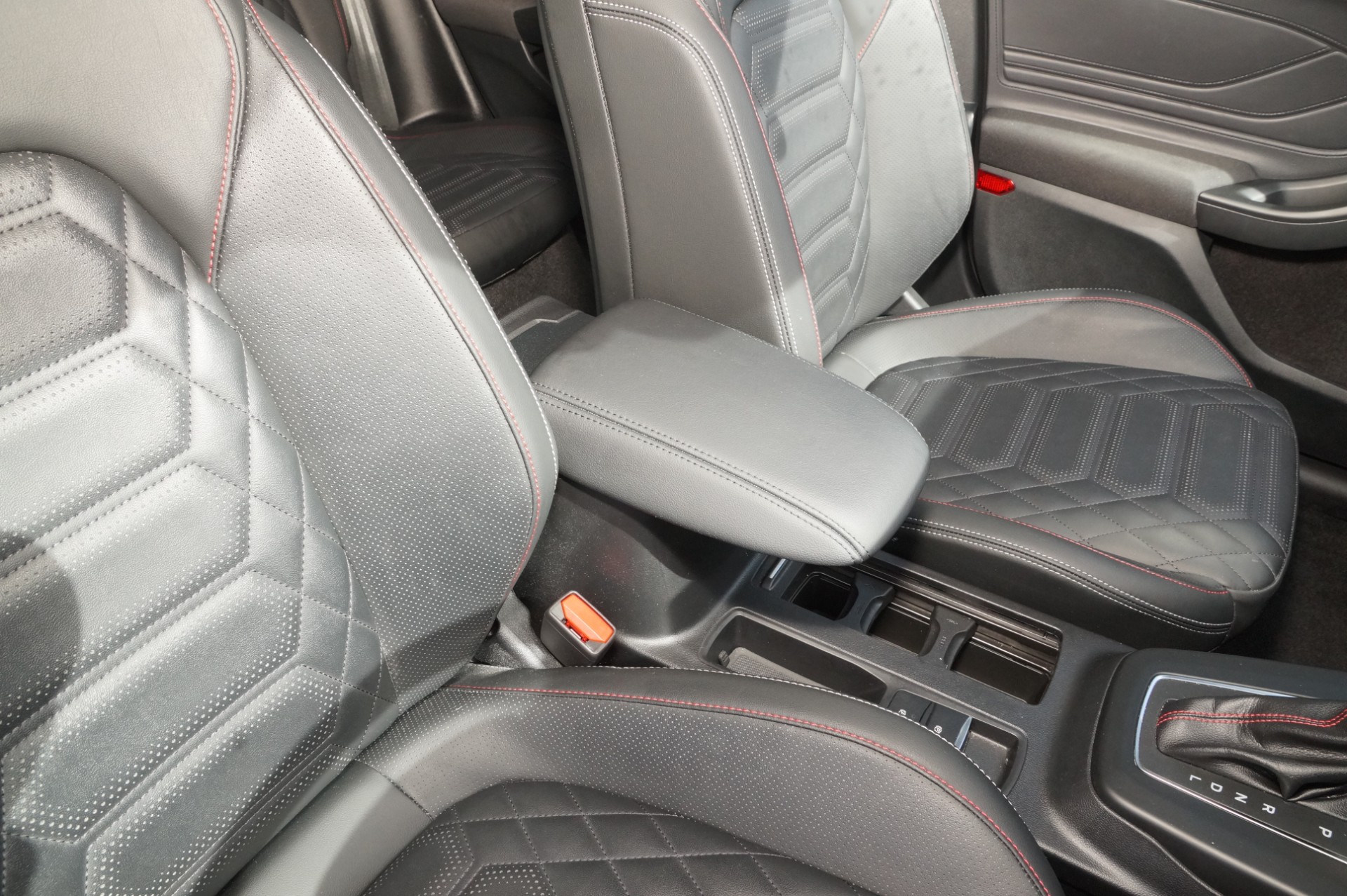ECOBOOST HYBRID MHEV 155