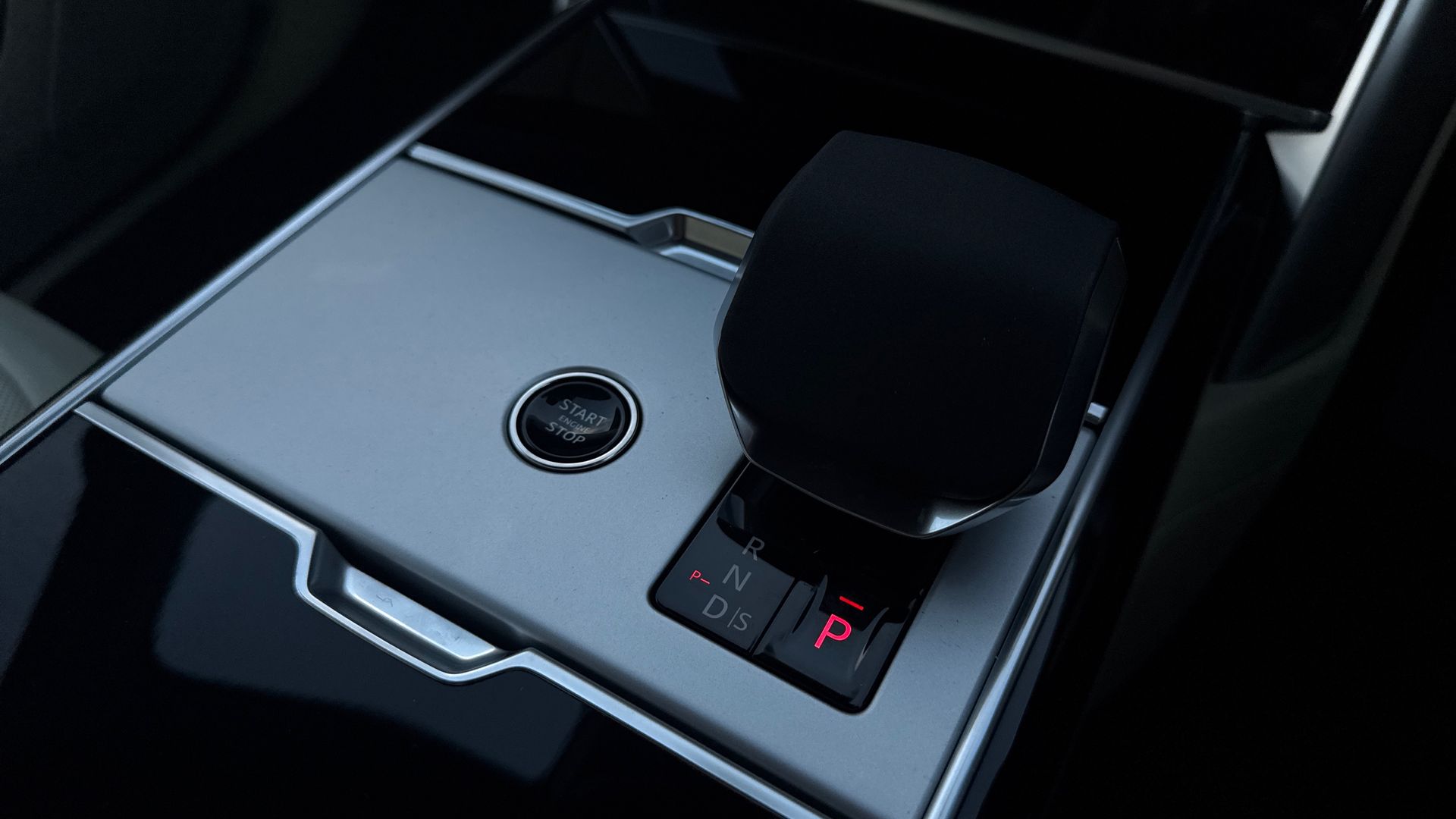 RANGE ROVER 3.0 D300 SE 4DR AUTO ESTATE