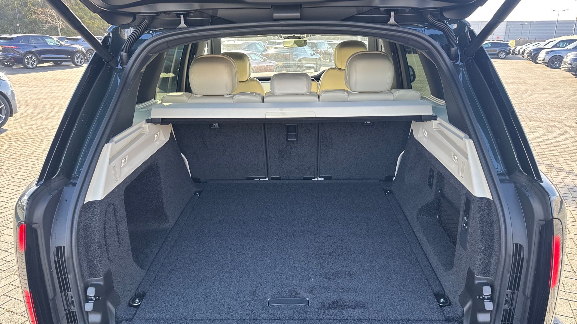 RANGE ROVER 3.0 D300 SE 4DR AUTO ESTATE