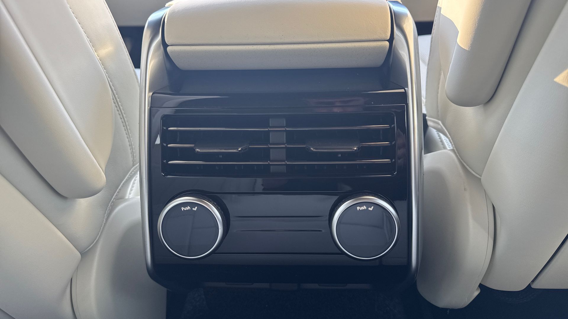 RANGE ROVER 3.0 D300 SE 4DR AUTO ESTATE