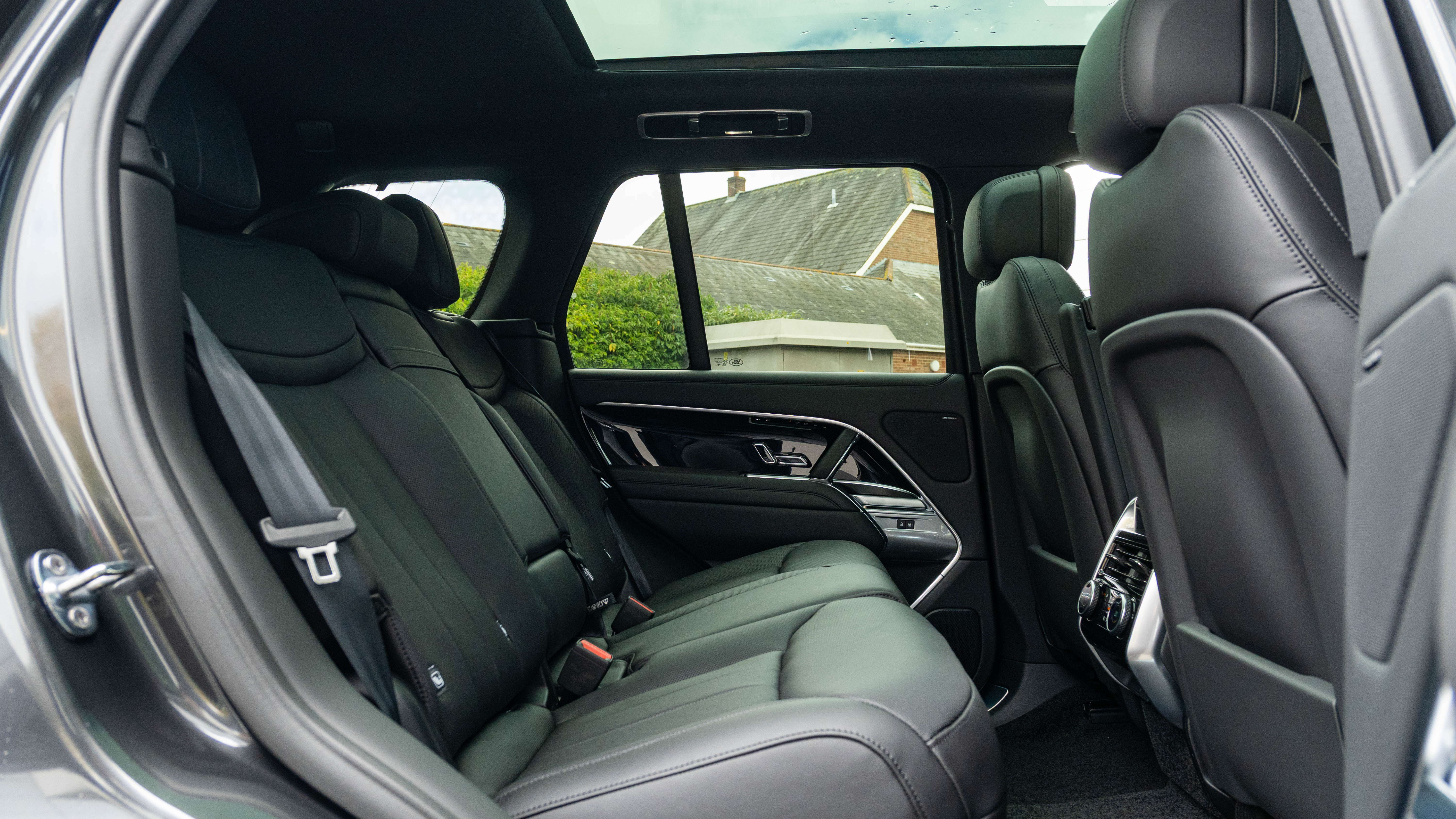 RANGE ROVER 3.0 D350 SE 4DR AUTO ESTATE