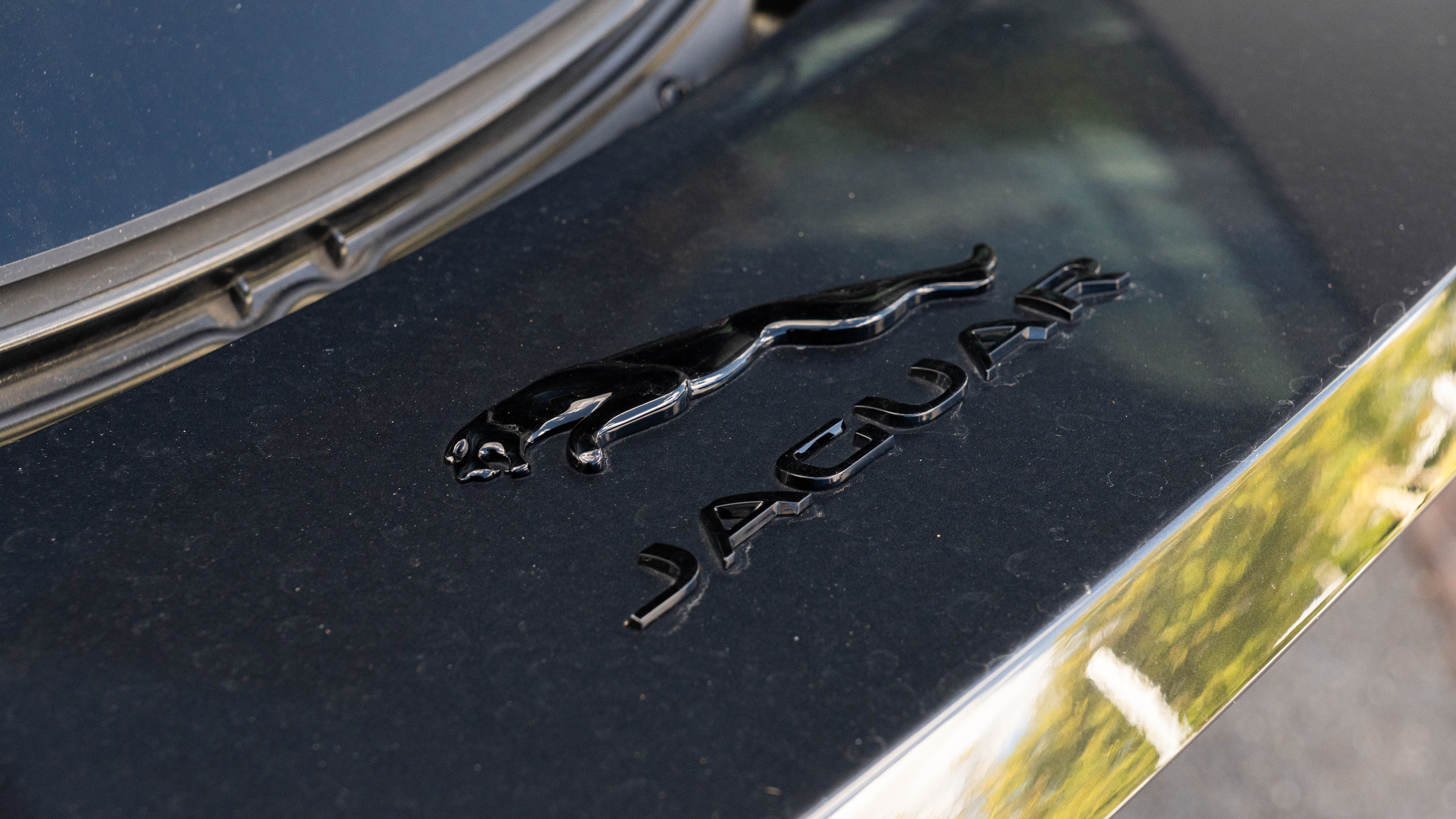 P450 SUPERCHARGED V8 AWD
