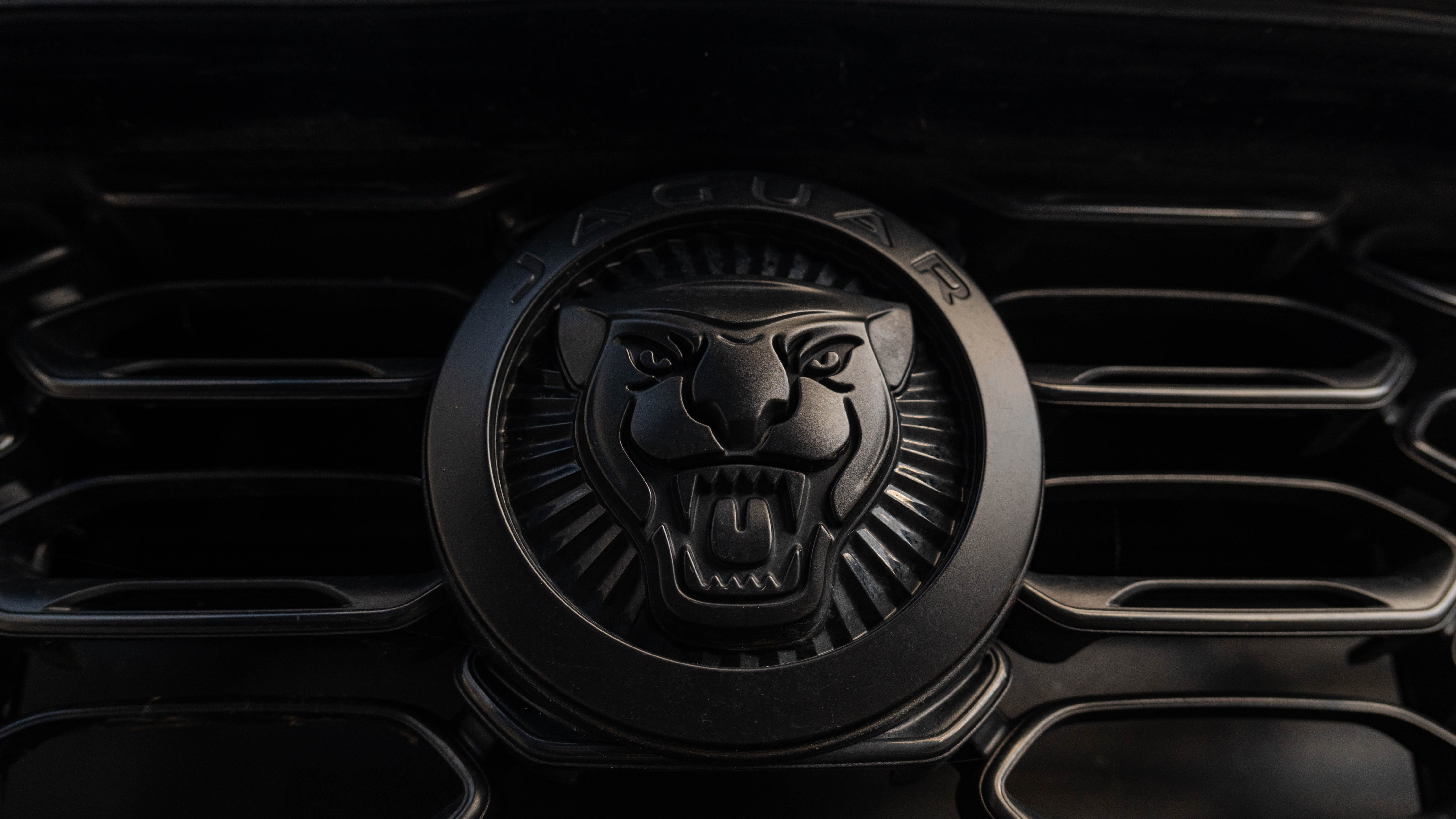 P450 SUPERCHARGED V8 AWD