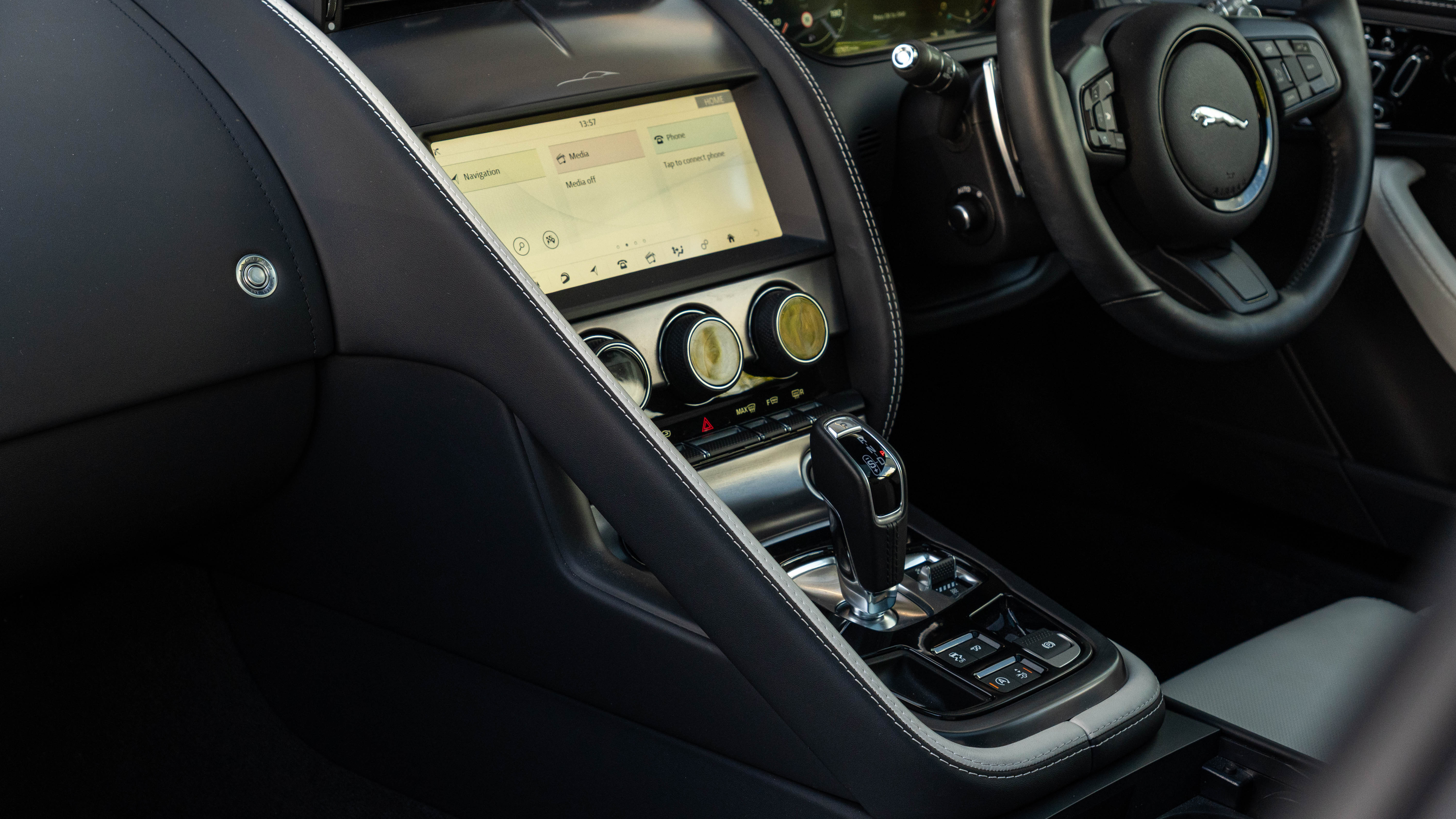 P450 SUPERCHARGED V8 AWD
