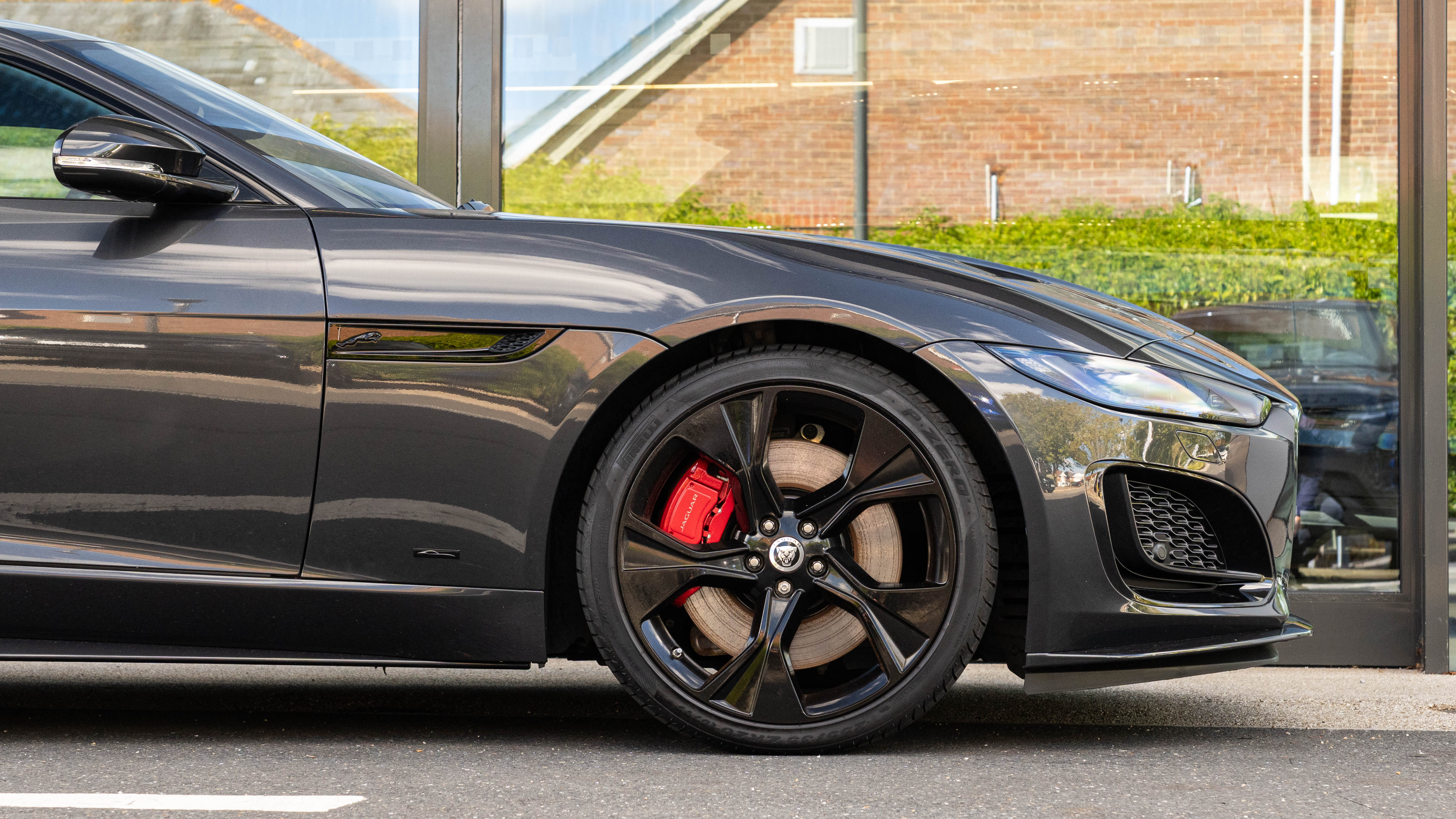 P450 SUPERCHARGED V8 AWD