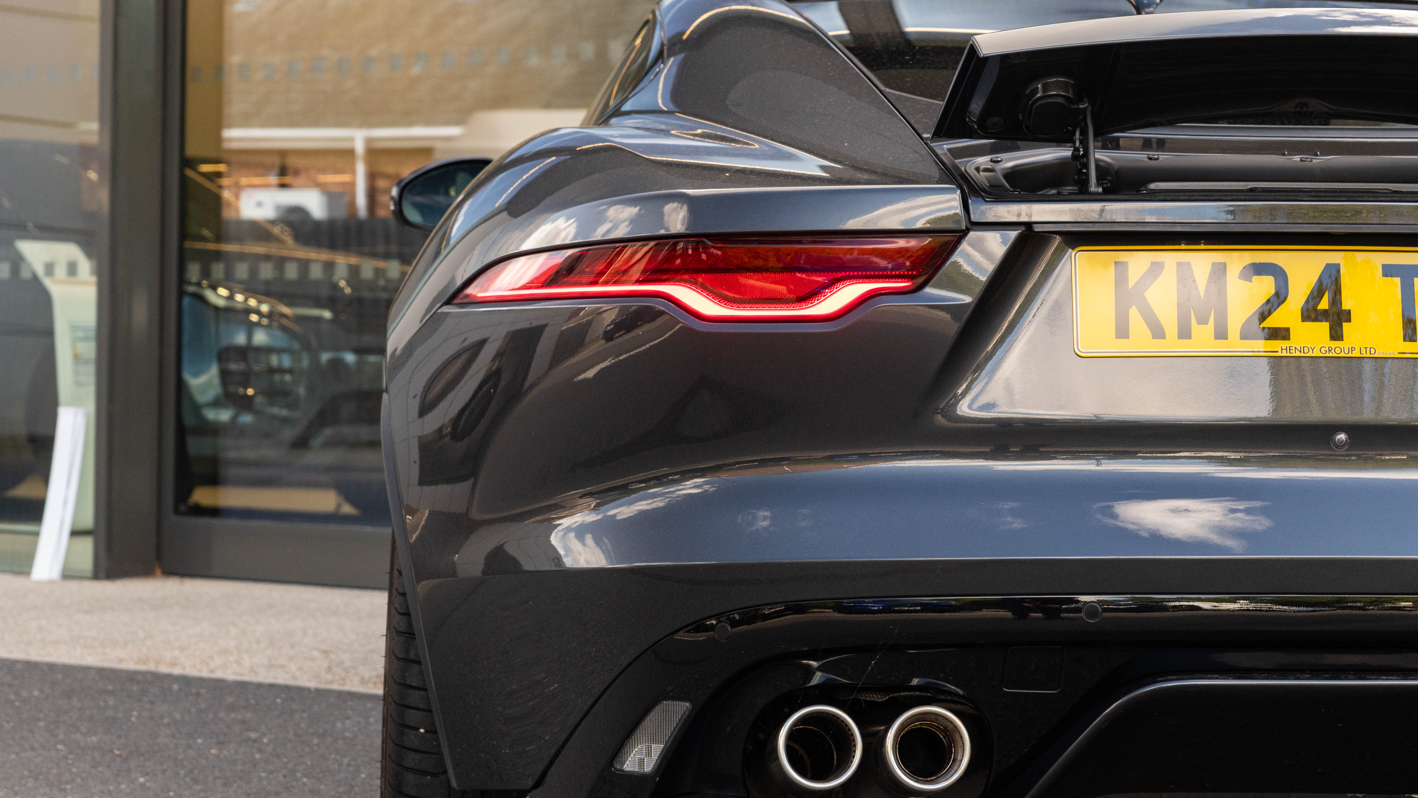 P450 SUPERCHARGED V8 AWD