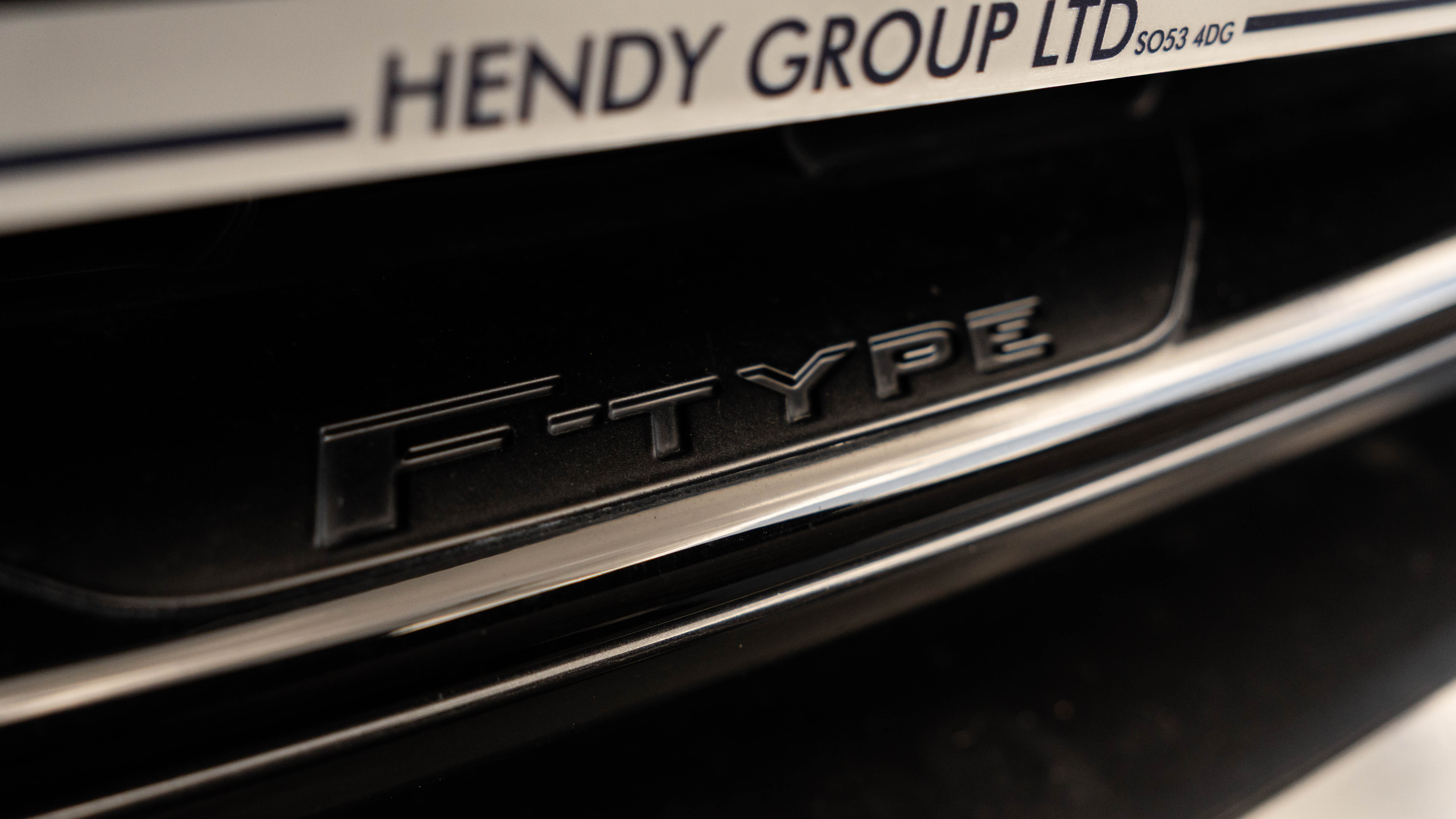 P450 SUPERCHARGED V8 AWD