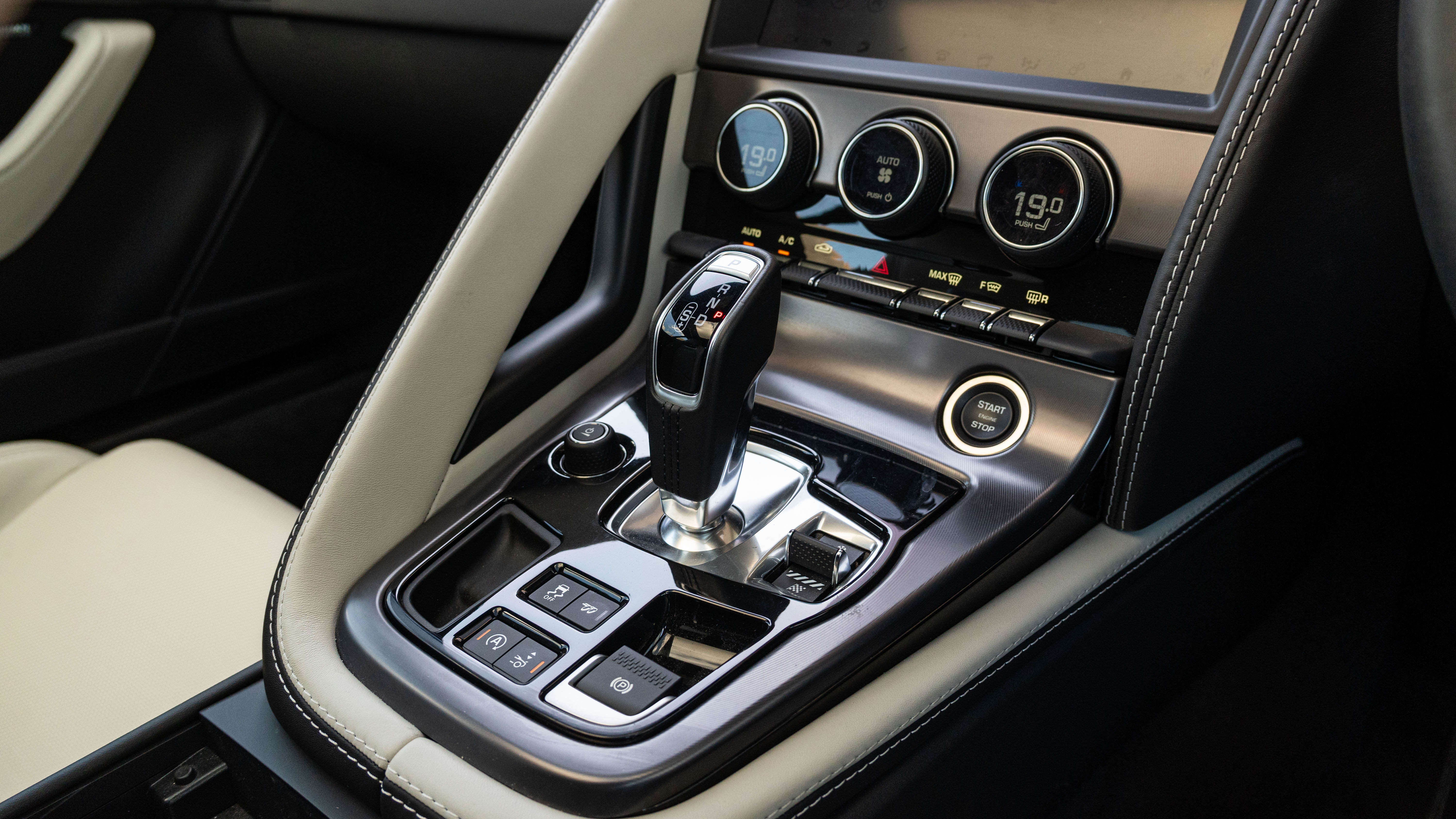P450 SUPERCHARGED V8 AWD