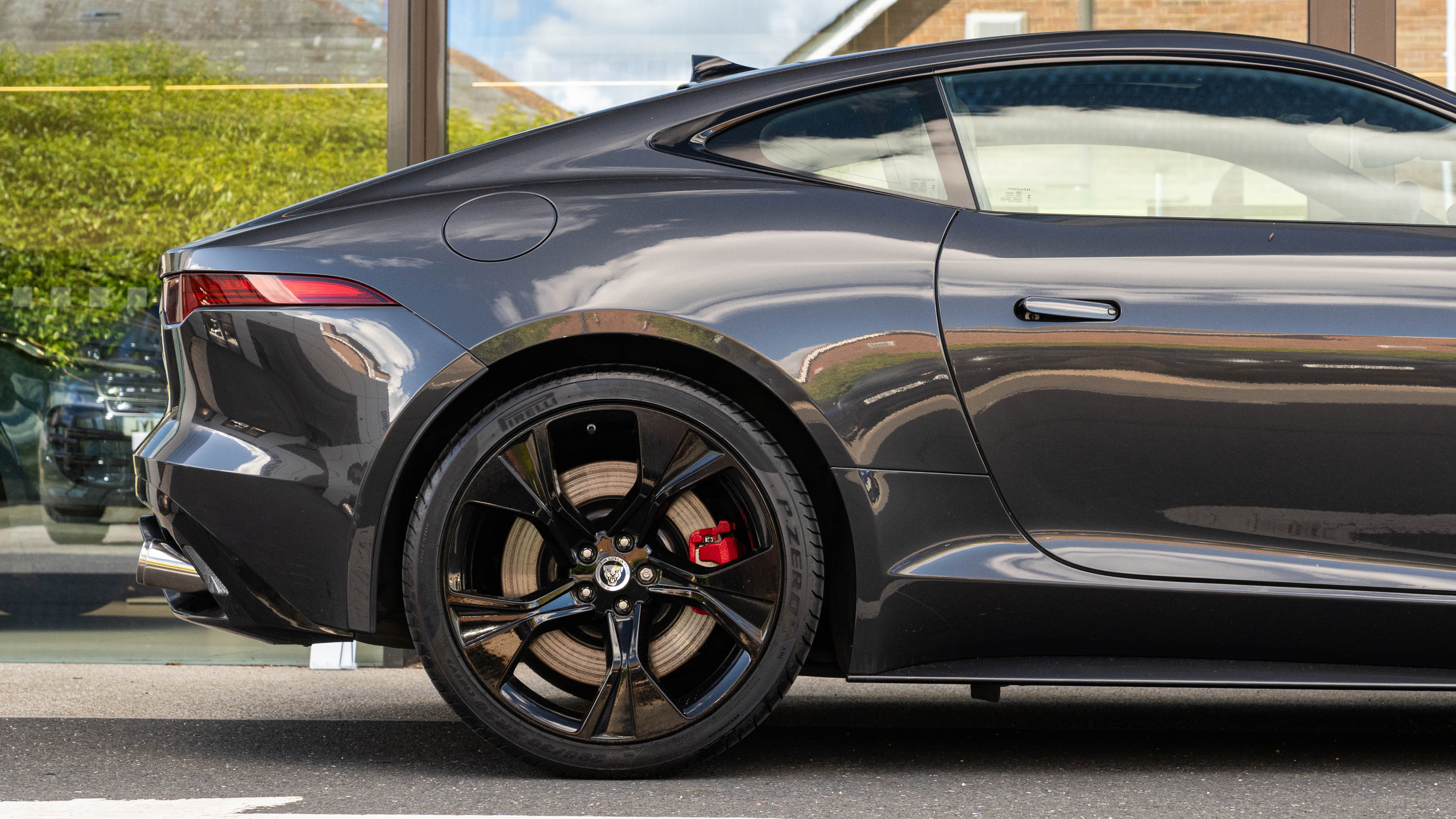 P450 SUPERCHARGED V8 AWD