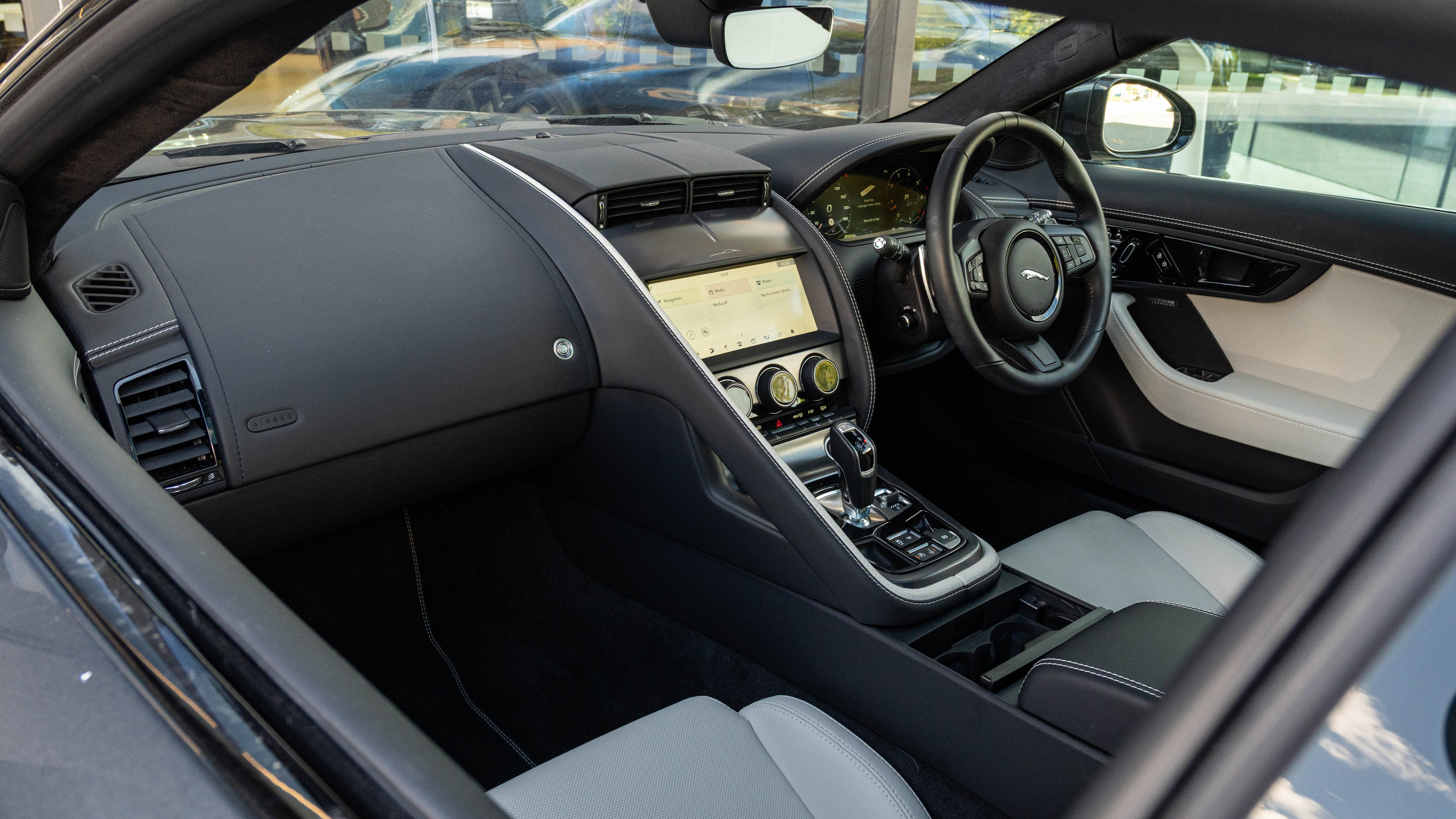P450 SUPERCHARGED V8 AWD