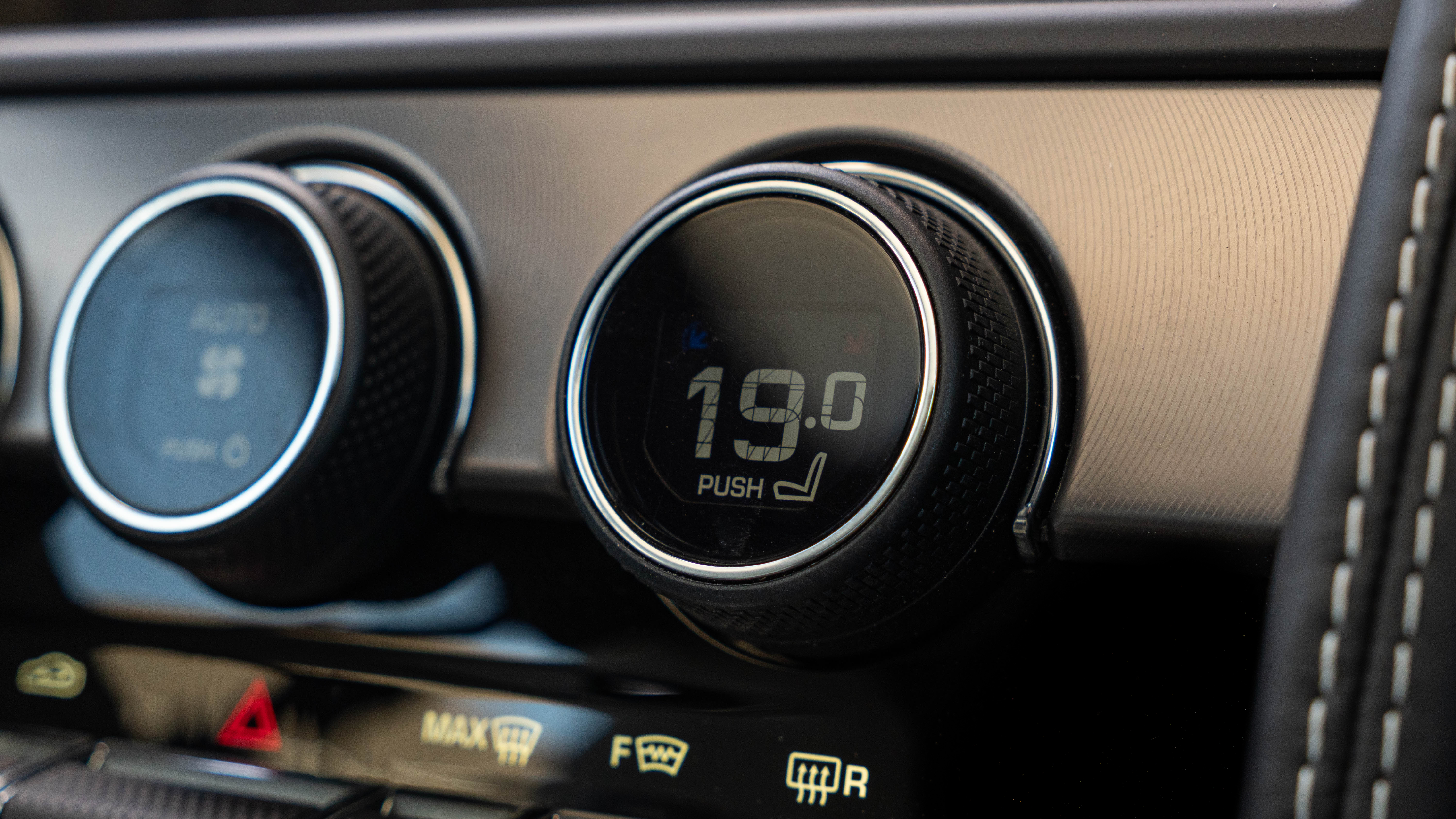P450 SUPERCHARGED V8 AWD