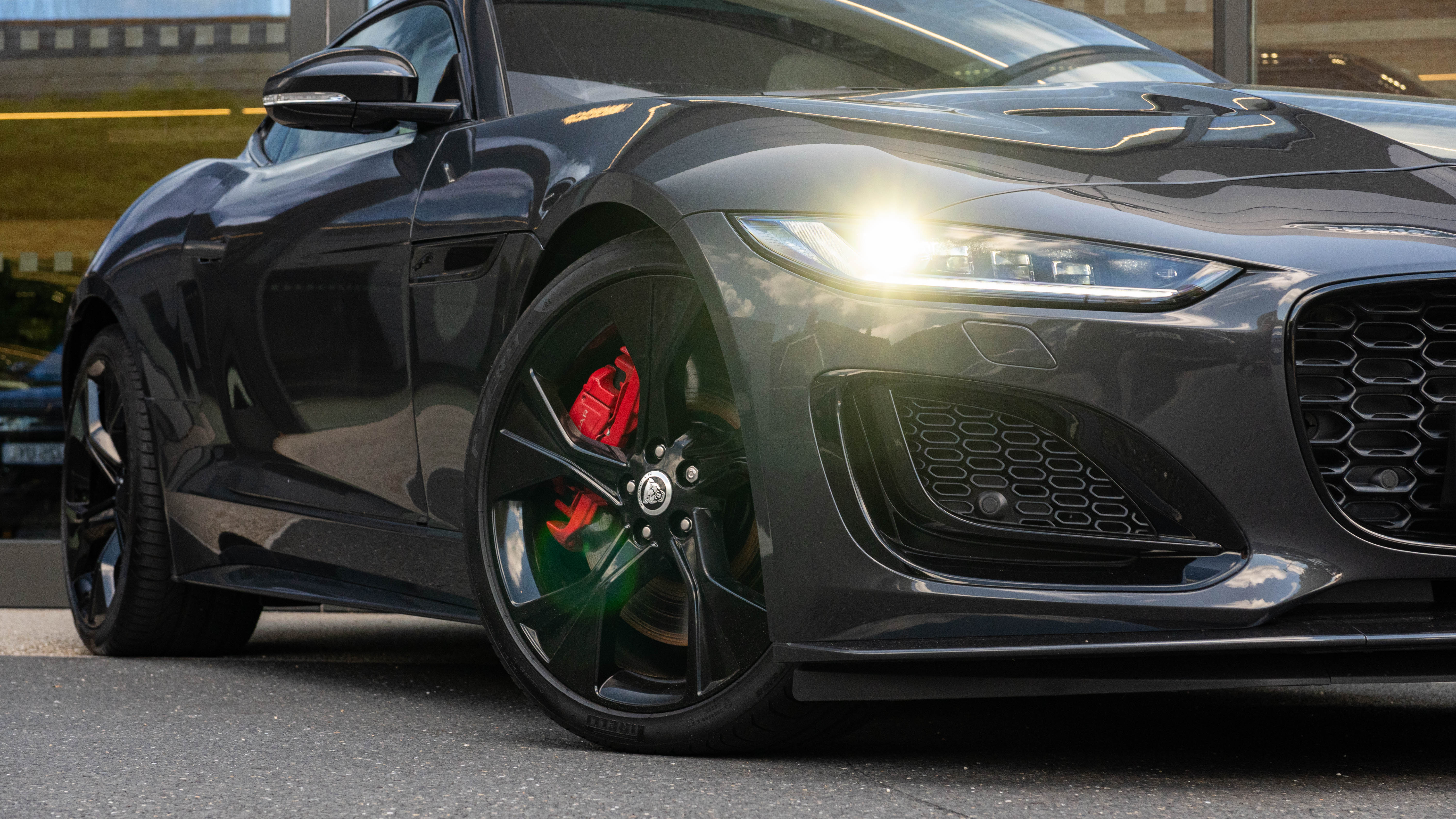 P450 SUPERCHARGED V8 AWD