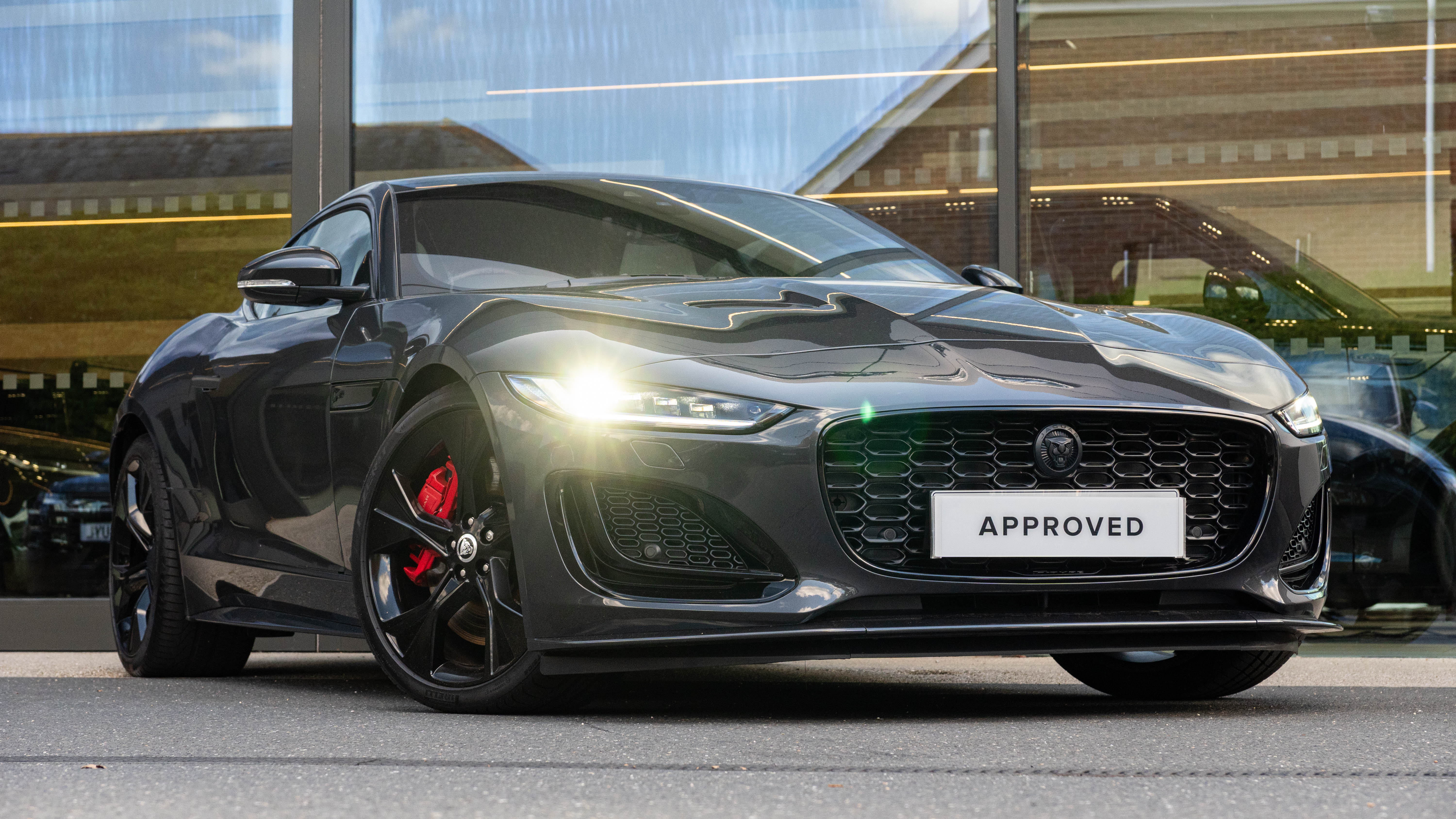 P450 SUPERCHARGED V8 AWD