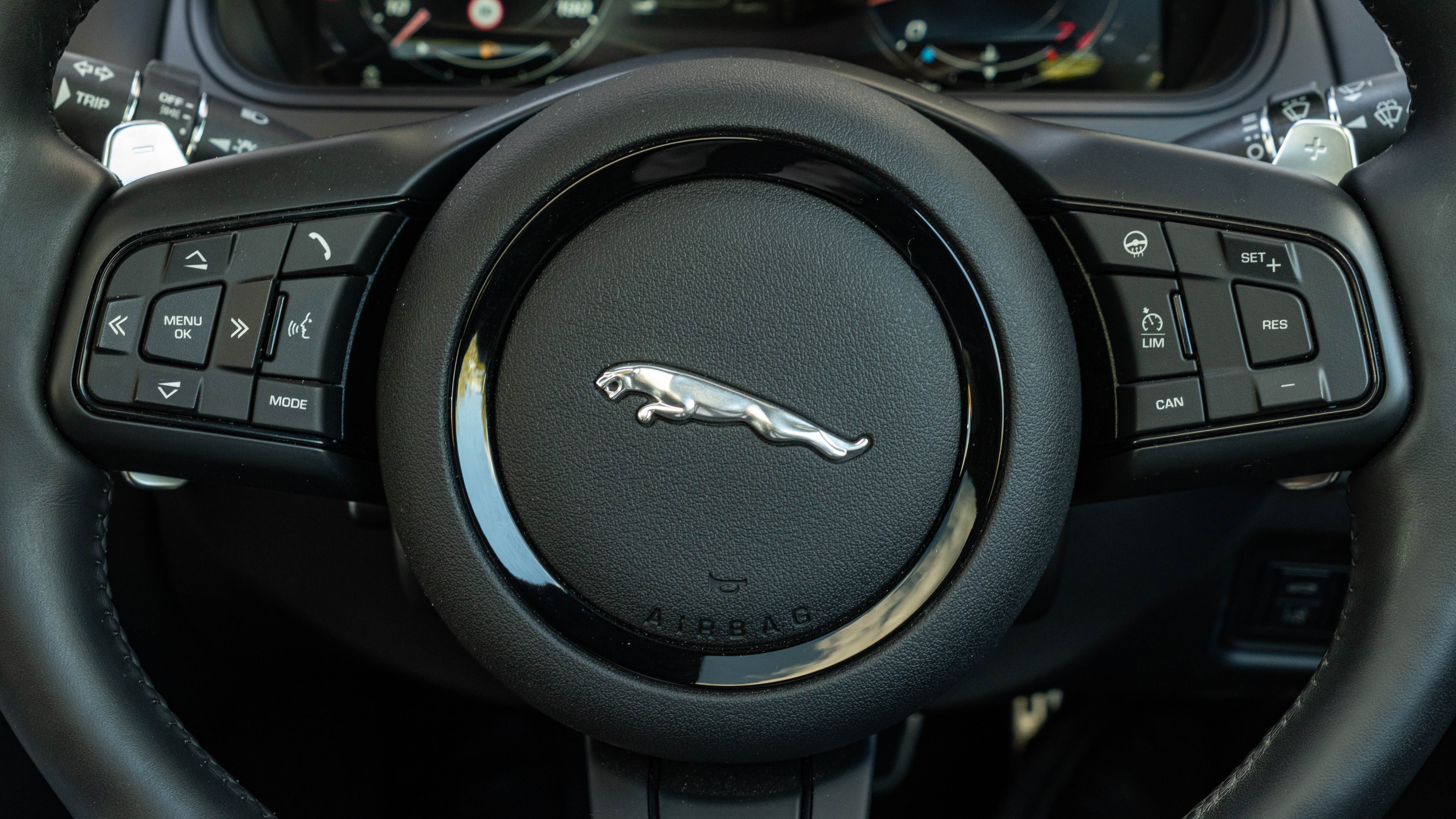 P450 SUPERCHARGED V8 AWD