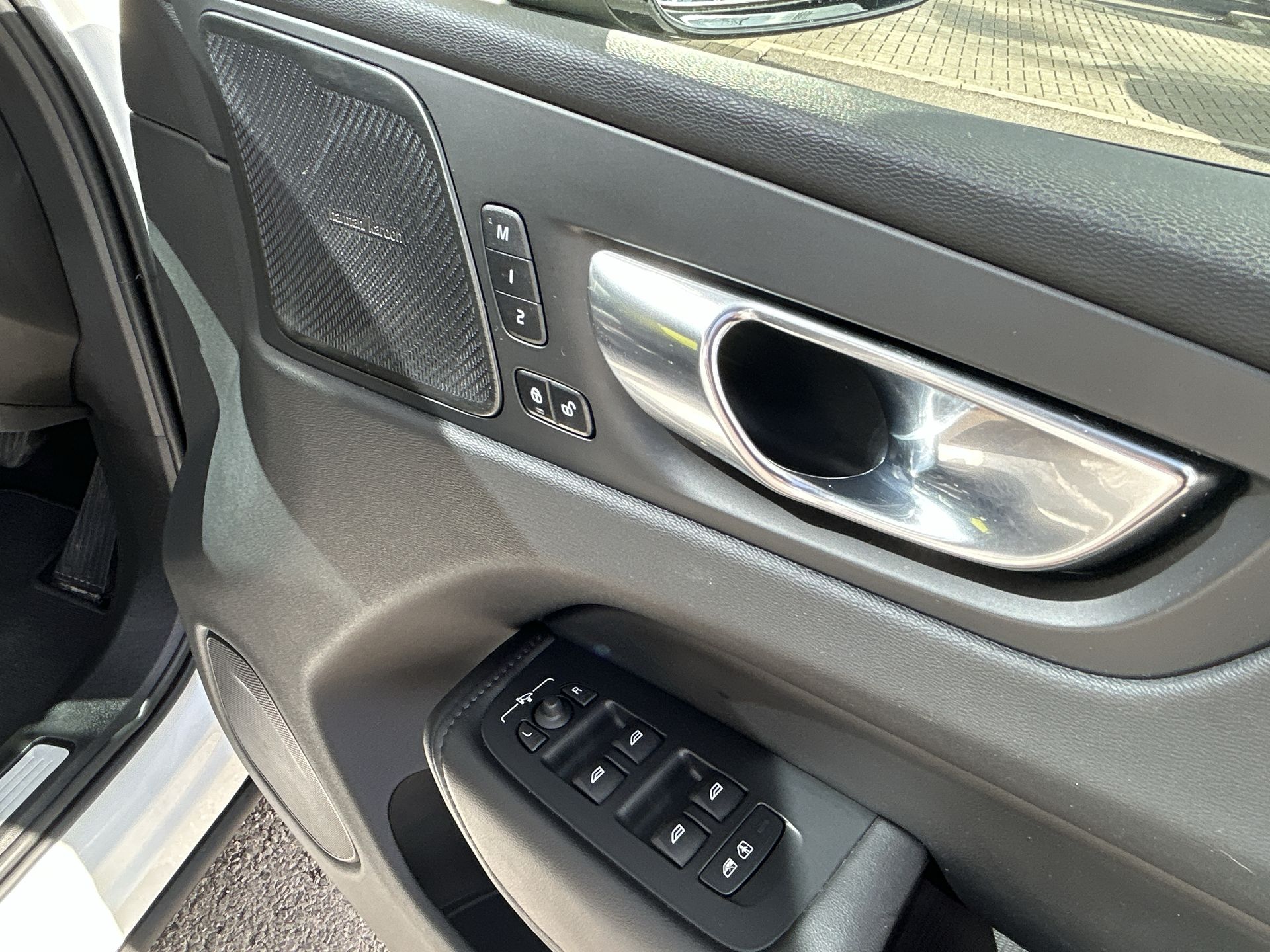 B4D DARK AWD GEARTRONIC
