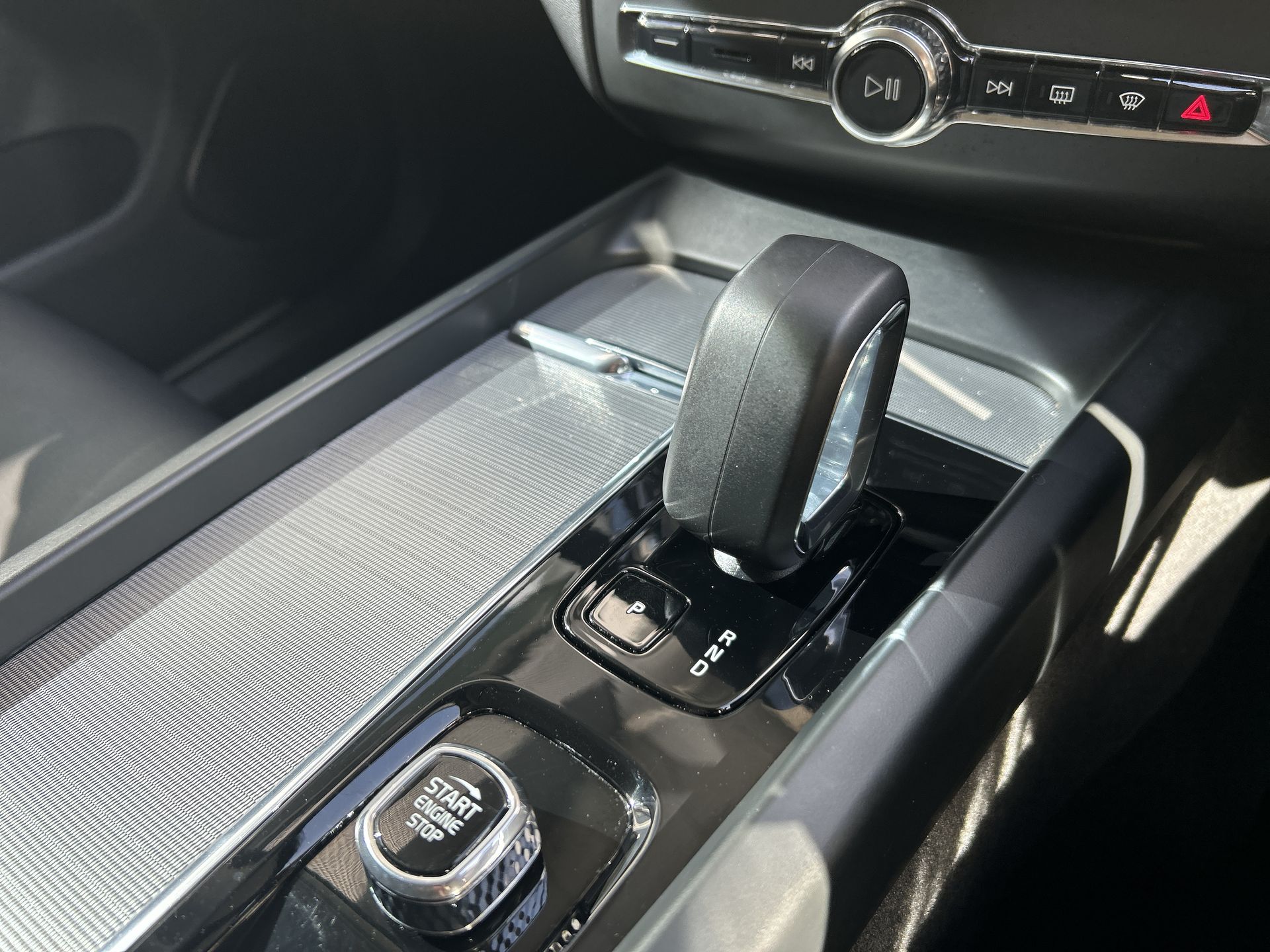 B4D DARK AWD GEARTRONIC