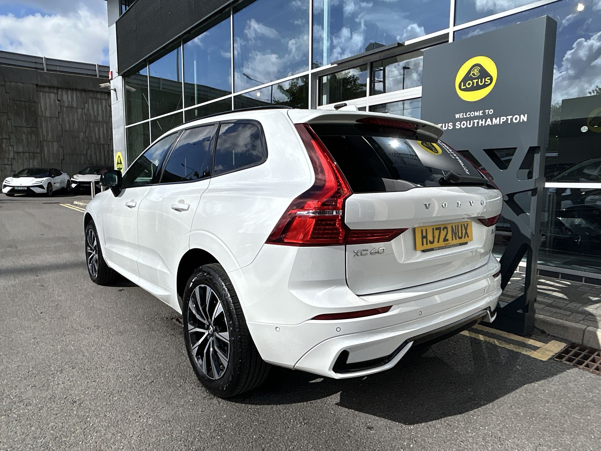 B4D DARK AWD GEARTRONIC
